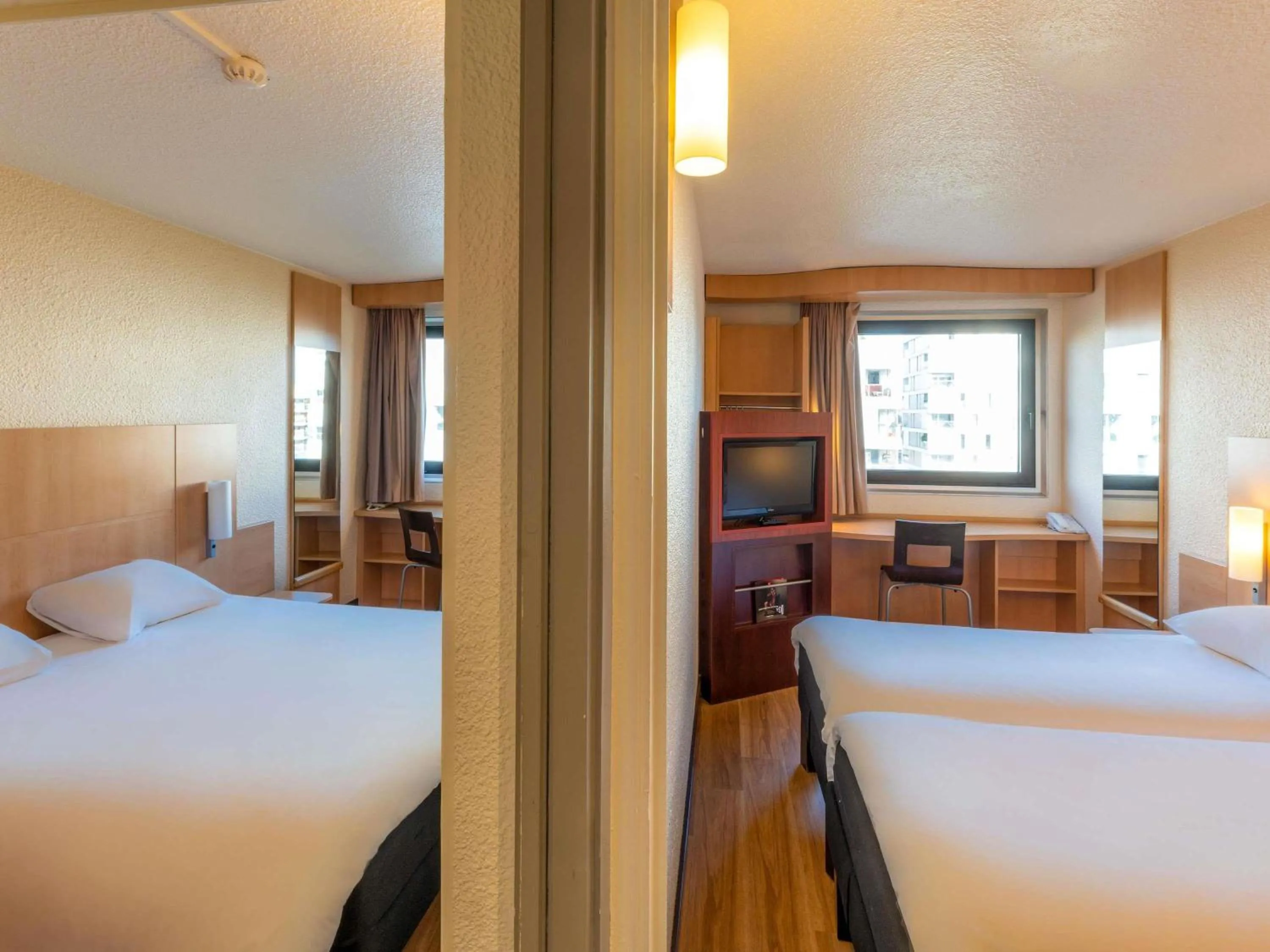 Bedroom, Bed in ibis Paris 17 Clichy-Batignolles