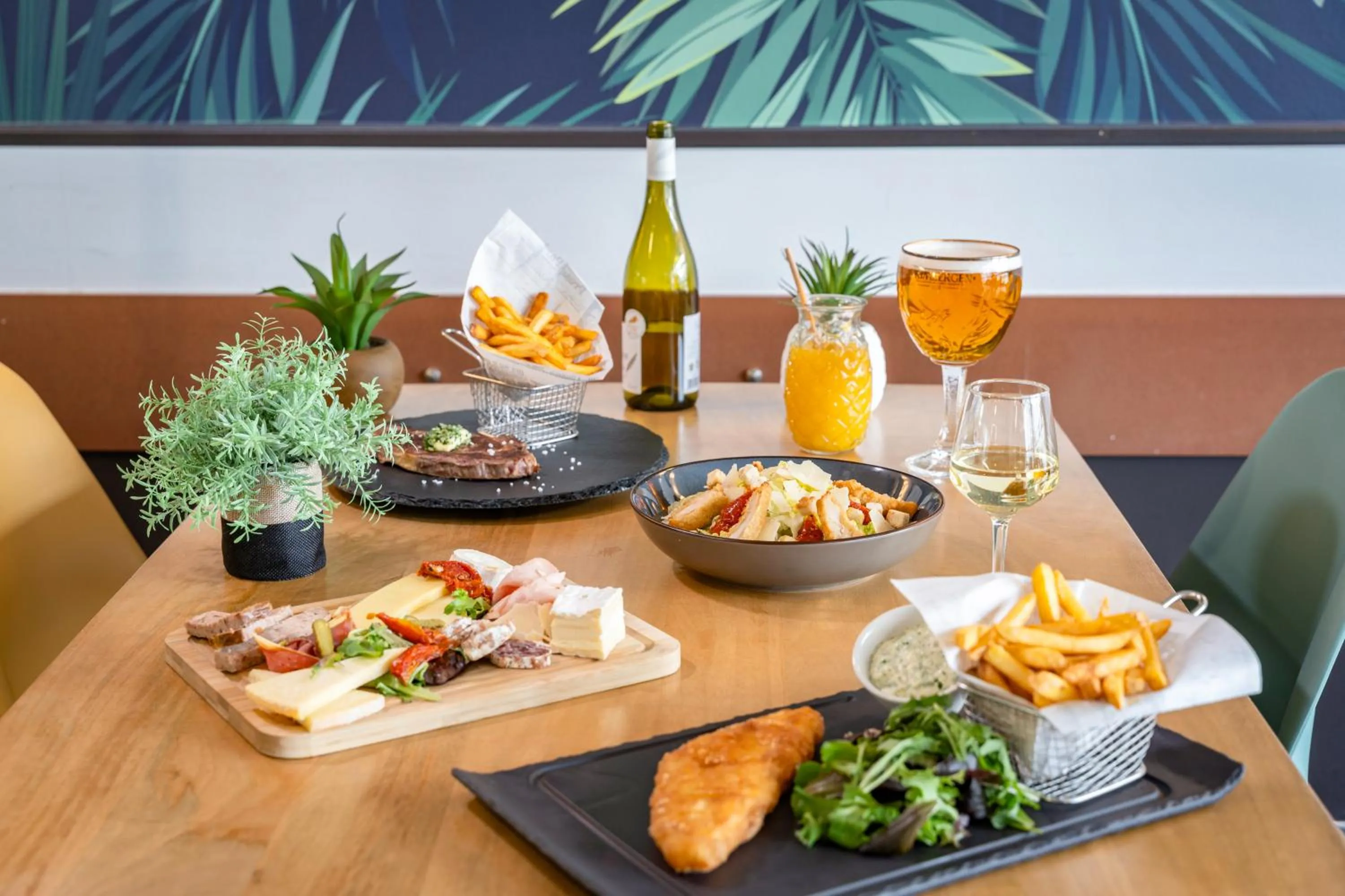 Restaurant/places to eat in ibis Paris 17 Clichy-Batignolles