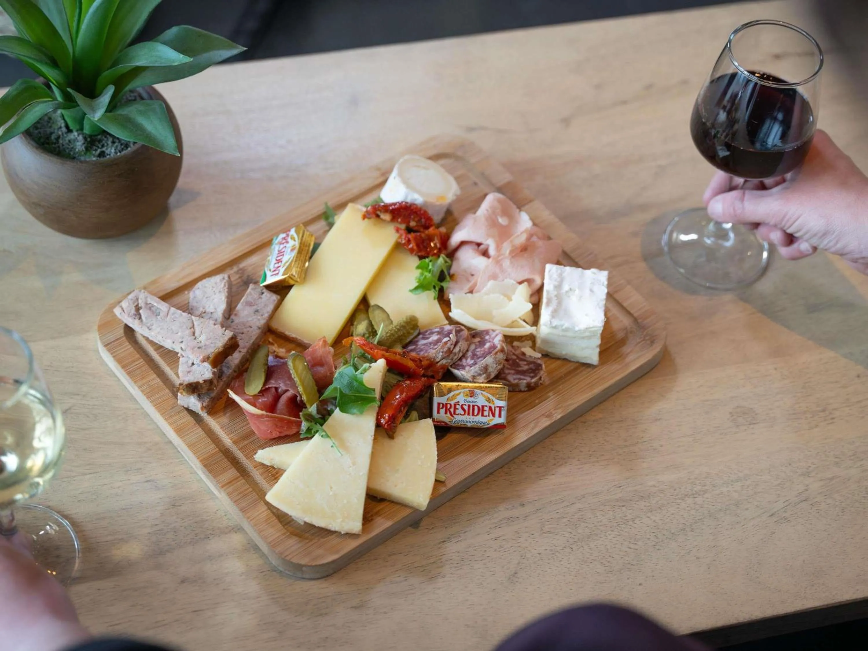 Restaurant/places to eat in ibis Paris 17 Clichy-Batignolles