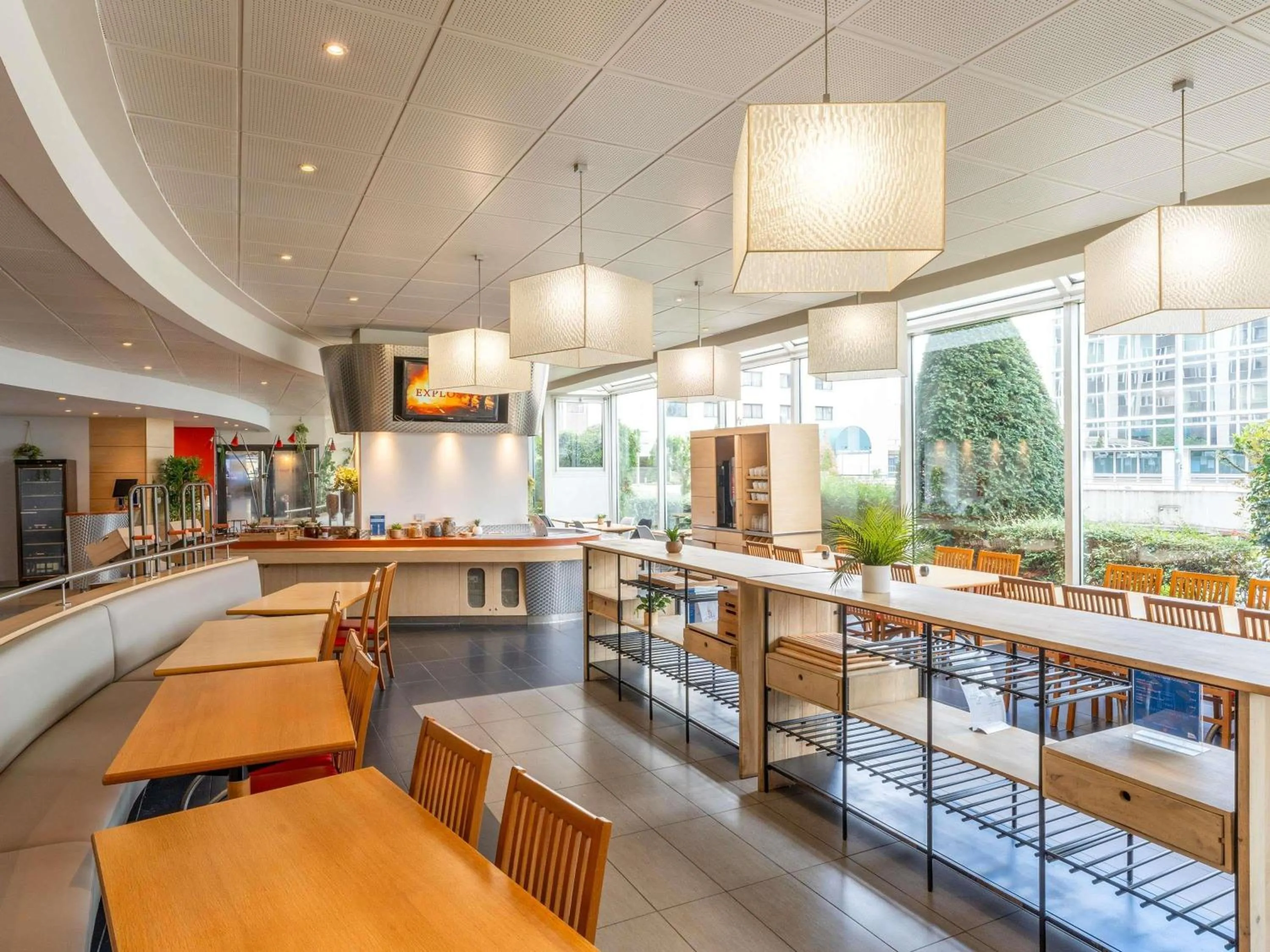 Restaurant/places to eat in ibis Paris 17 Clichy-Batignolles