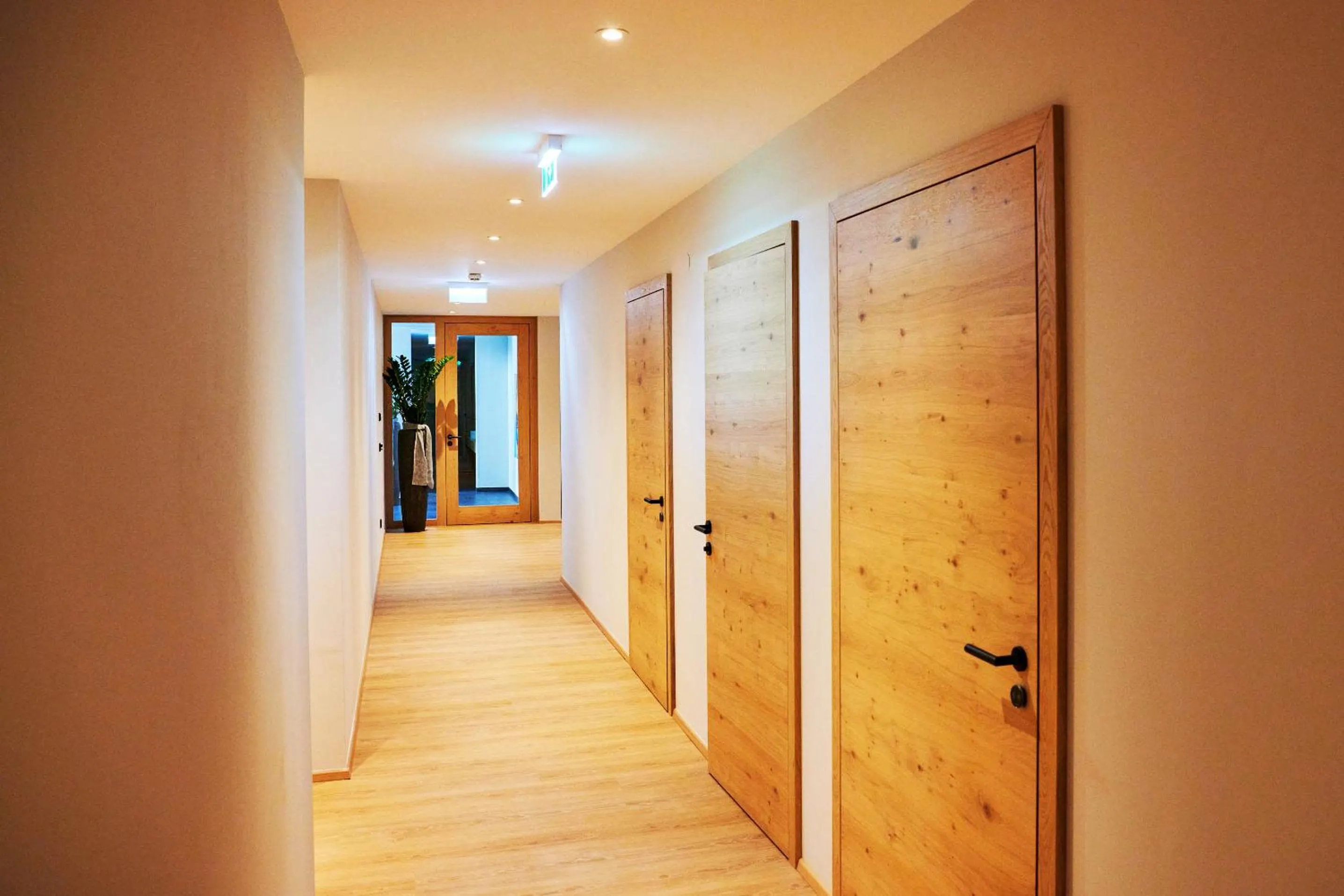 Property building in Wellness und Brunch Hotel MorgenZeit beheizter Naturpool mit Sandstrand Genuss Frühstück bis 13 Uhr Hochkönig Sommercard