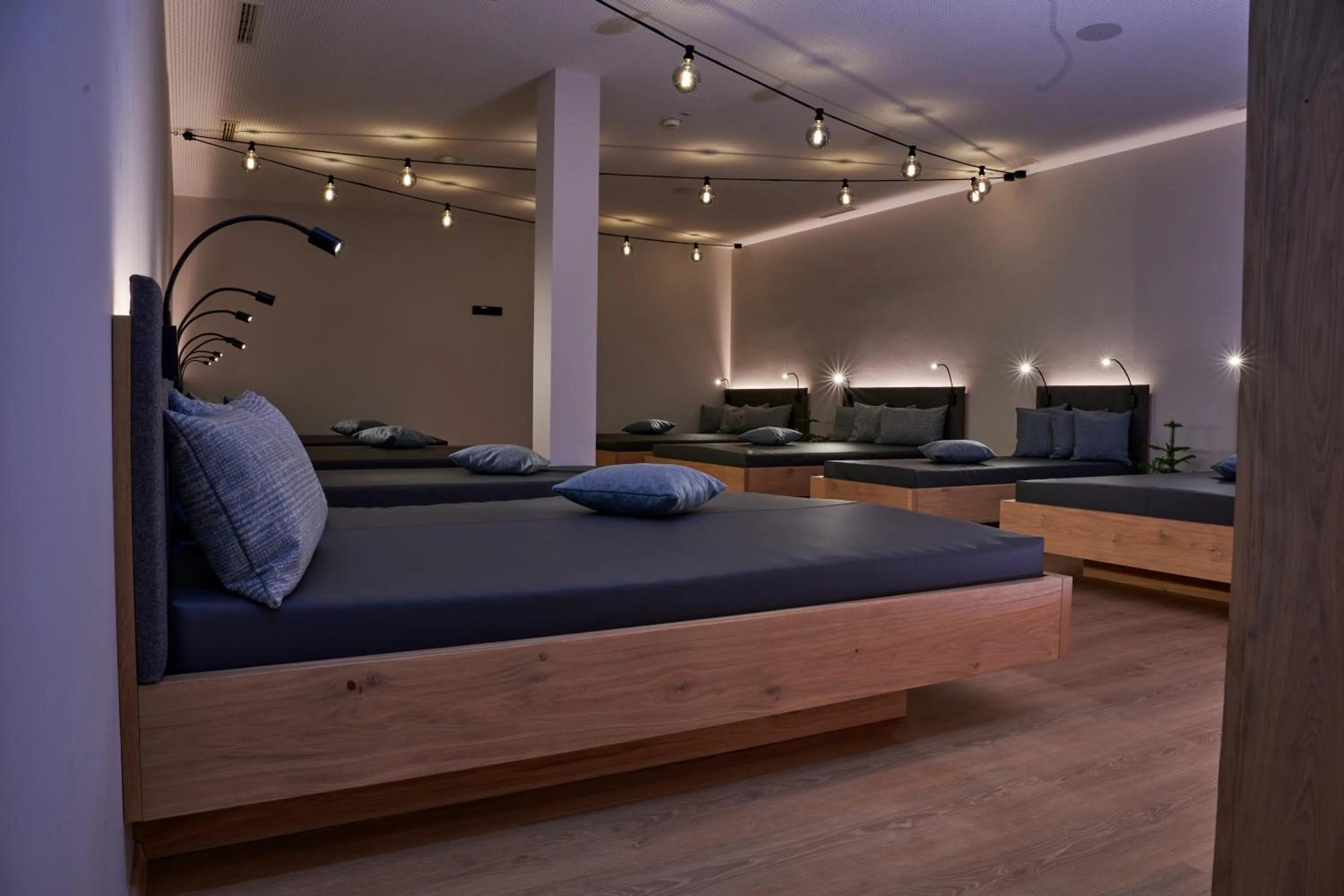 Spa and wellness centre/facilities, Bed in Wellness und Brunch Hotel MorgenZeit beheizter Naturpool mit Sandstrand Genuss Frühstück bis 13 Uhr Hochkönig Sommercard