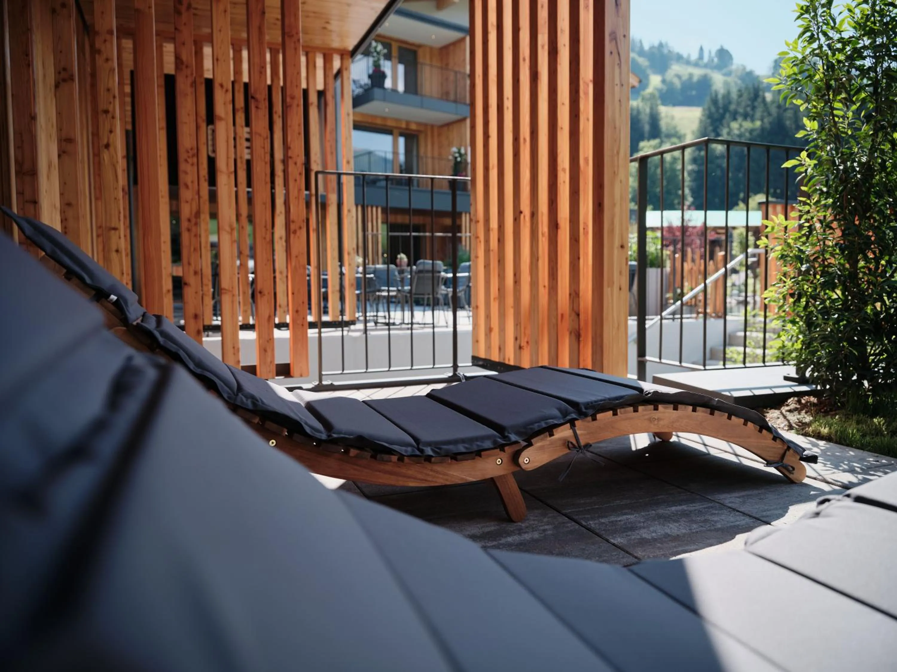 Balcony/Terrace in Wellness und Brunch Hotel MorgenZeit beheizter Naturpool mit Sandstrand Genuss Frühstück bis 13 Uhr Hochkönig Sommercard