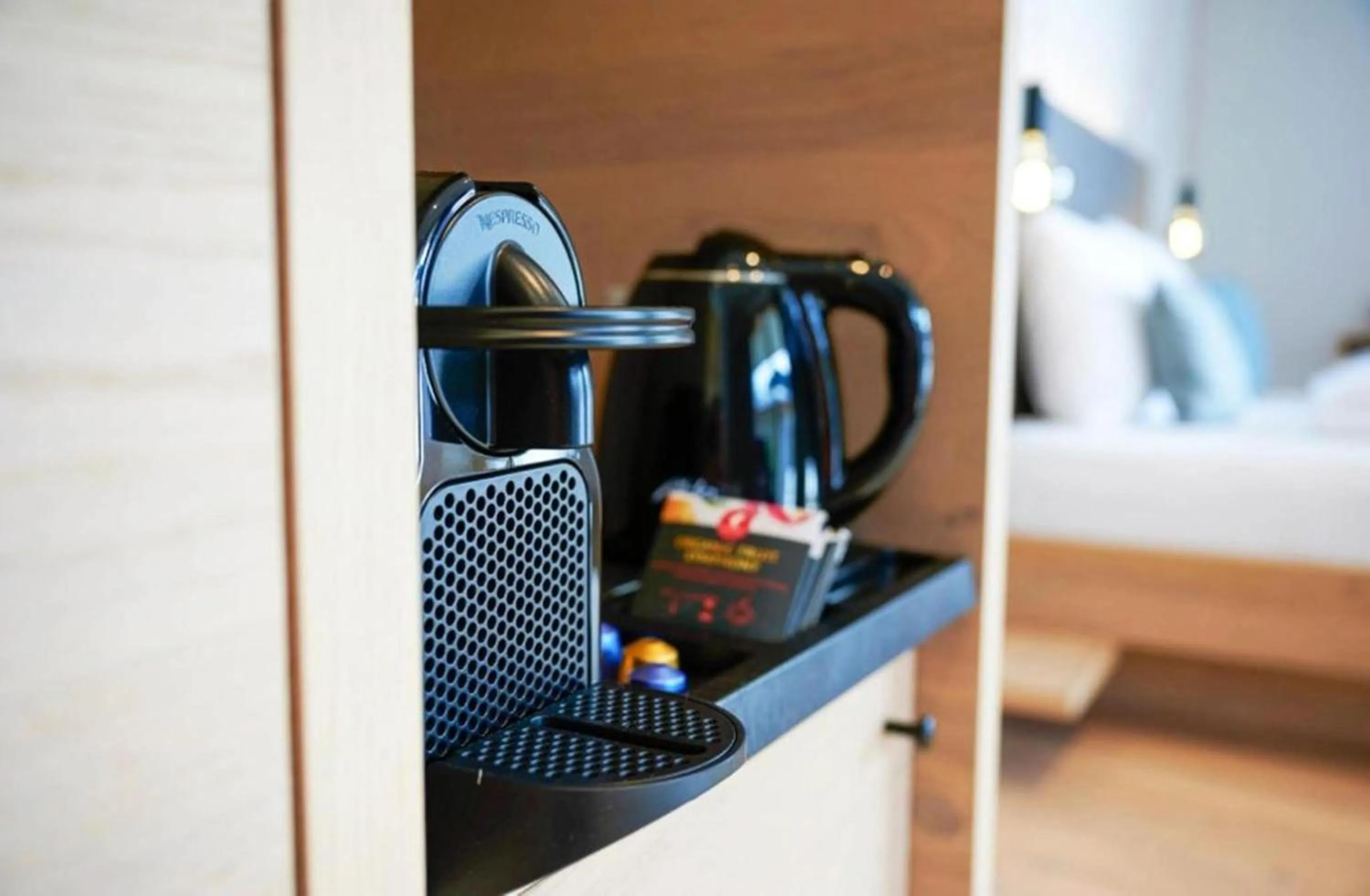 Coffee/tea facilities, Bed in Wellness und Brunch Hotel MorgenZeit beheizter Naturpool mit Sandstrand Genuss Frühstück bis 13 Uhr Hochkönig Sommercard