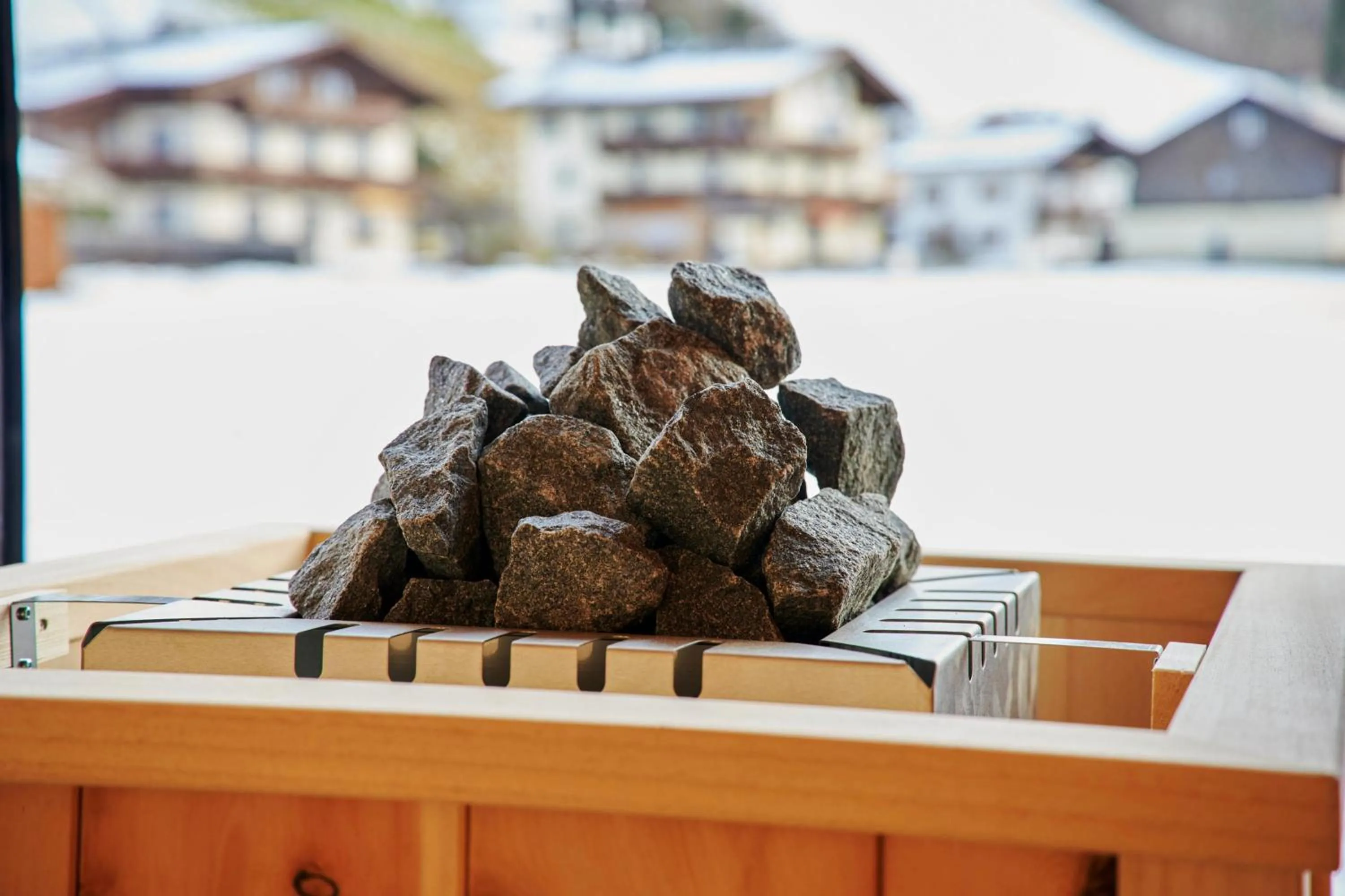 Sauna in Wellness und Brunch Hotel MorgenZeit beheizter Naturpool mit Sandstrand Genuss Frühstück bis 13 Uhr Hochkönig Sommercard