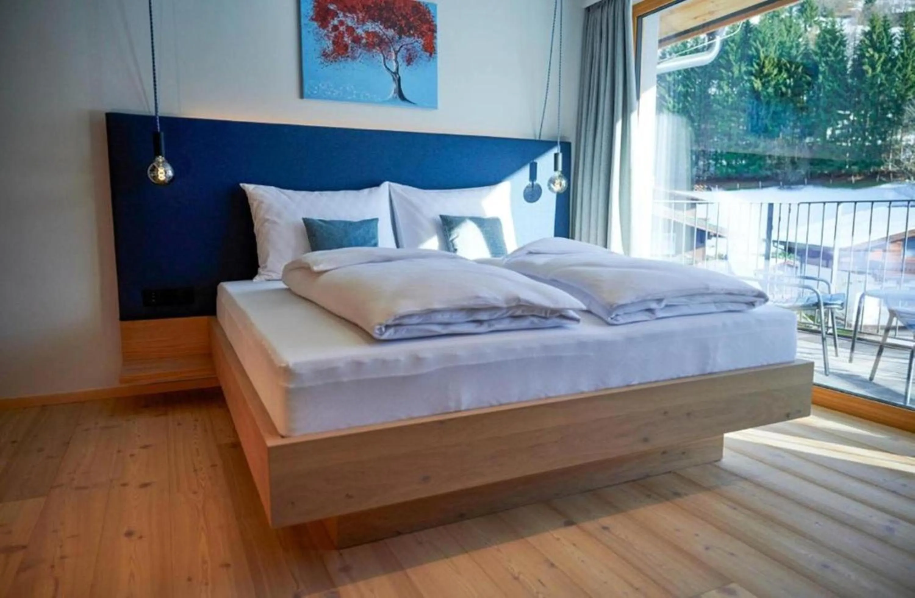 Bed in Wellness und Brunch Hotel MorgenZeit beheizter Naturpool mit Sandstrand Genuss Frühstück bis 13 Uhr Hochkönig Sommercard