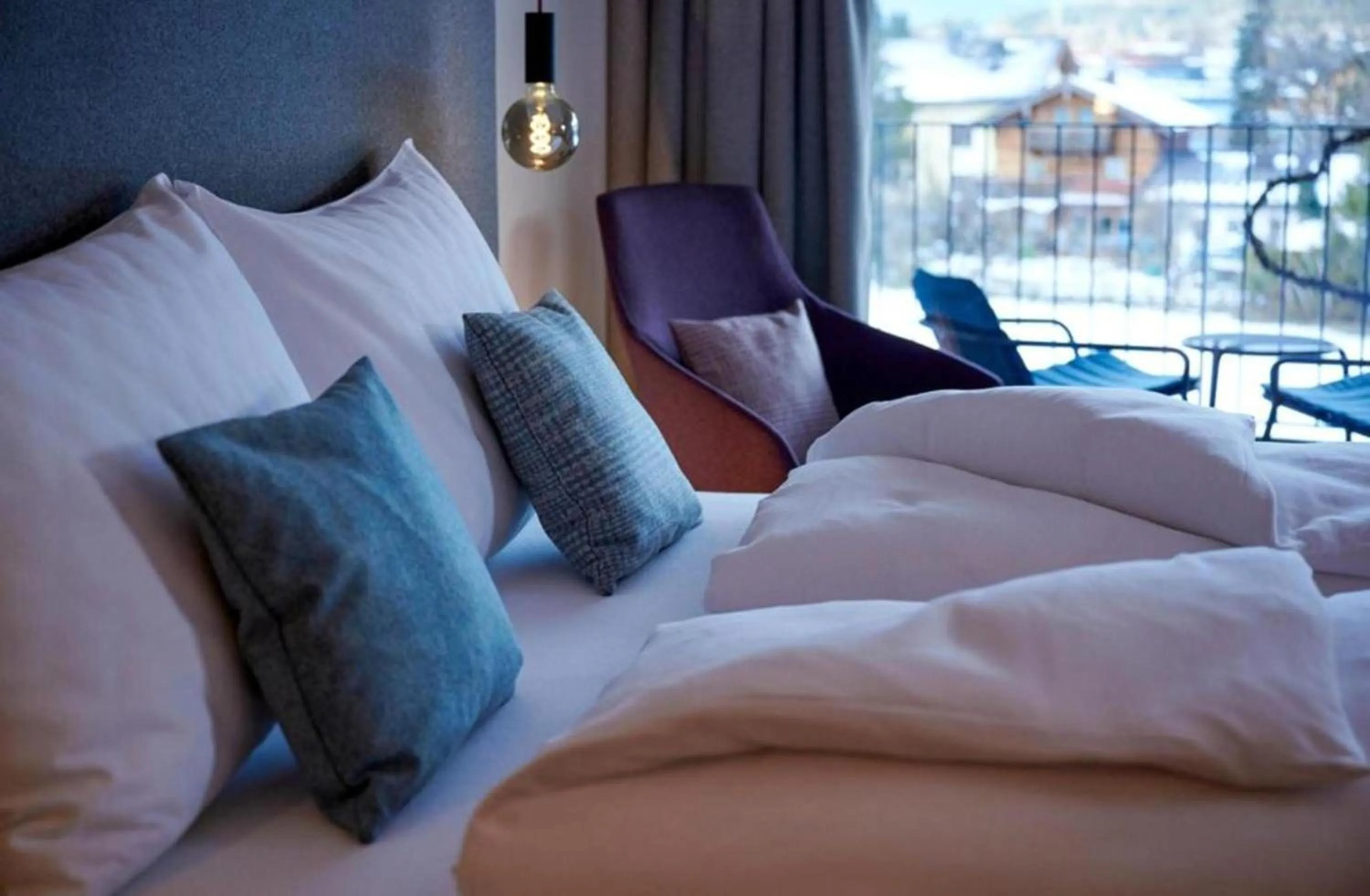 Bed in Wellness und Brunch Hotel MorgenZeit beheizter Naturpool mit Sandstrand Genuss Frühstück bis 13 Uhr Hochkönig Sommercard