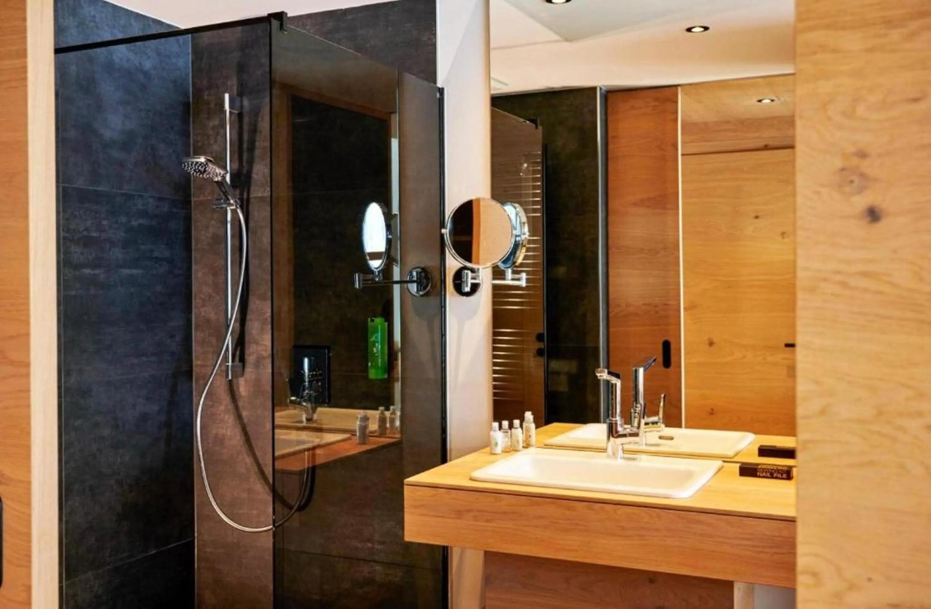 Bathroom in Wellness und Brunch Hotel MorgenZeit beheizter Naturpool mit Sandstrand Genuss Frühstück bis 13 Uhr Hochkönig Sommercard