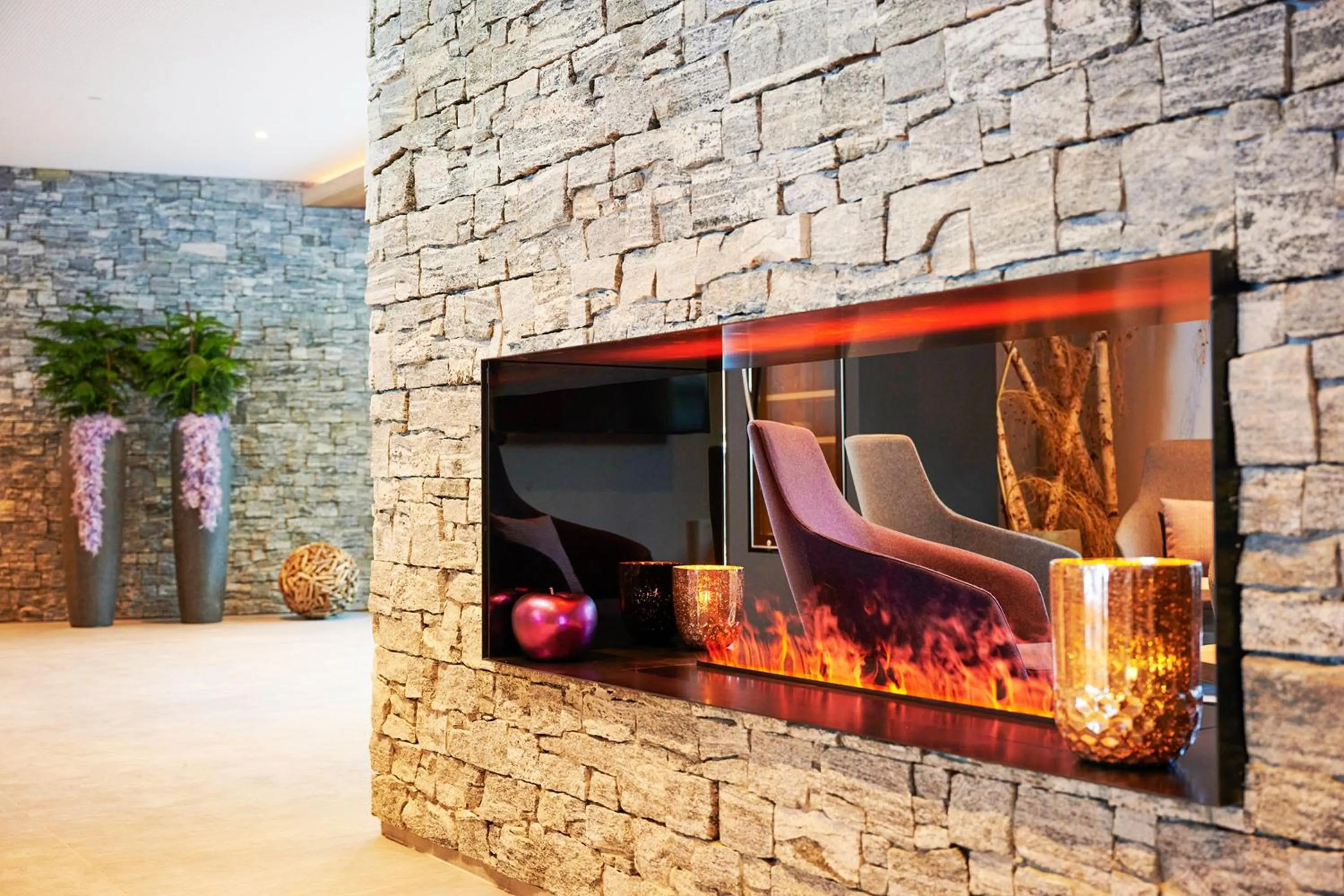 Decorative detail in Wellness und Brunch Hotel MorgenZeit beheizter Naturpool mit Sandstrand Genuss Frühstück bis 13 Uhr Hochkönig Sommercard