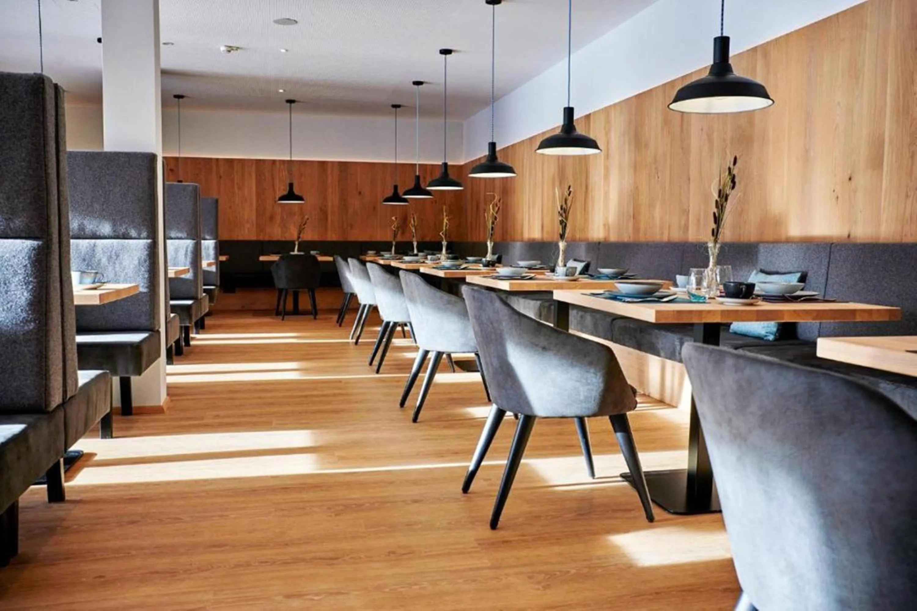 Restaurant/places to eat in Wellness und Brunch Hotel MorgenZeit beheizter Naturpool mit Sandstrand Genuss Frühstück bis 13 Uhr Hochkönig Sommercard