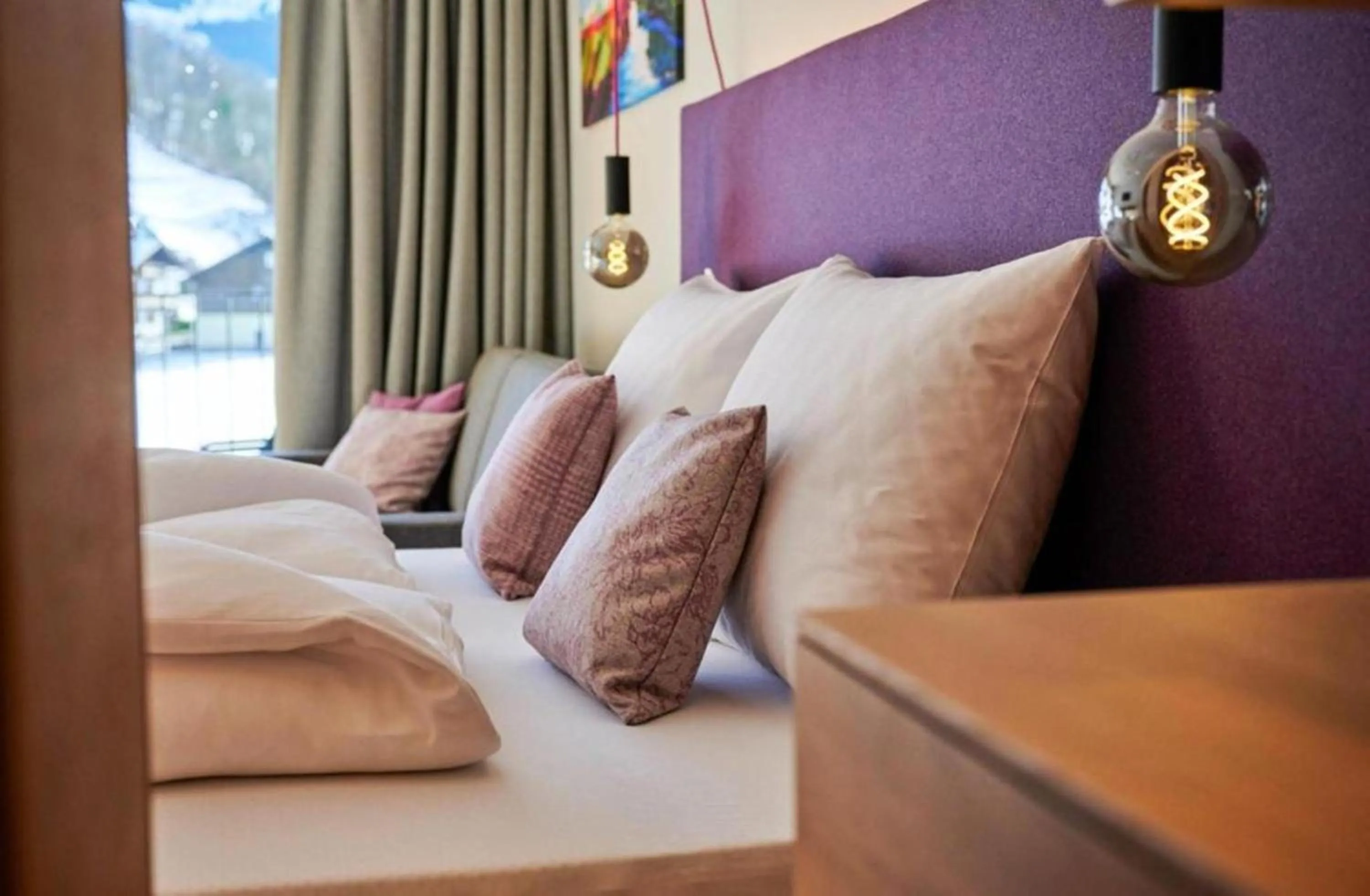 Bed in Wellness und Brunch Hotel MorgenZeit beheizter Naturpool mit Sandstrand Genuss Frühstück bis 13 Uhr Hochkönig Sommercard