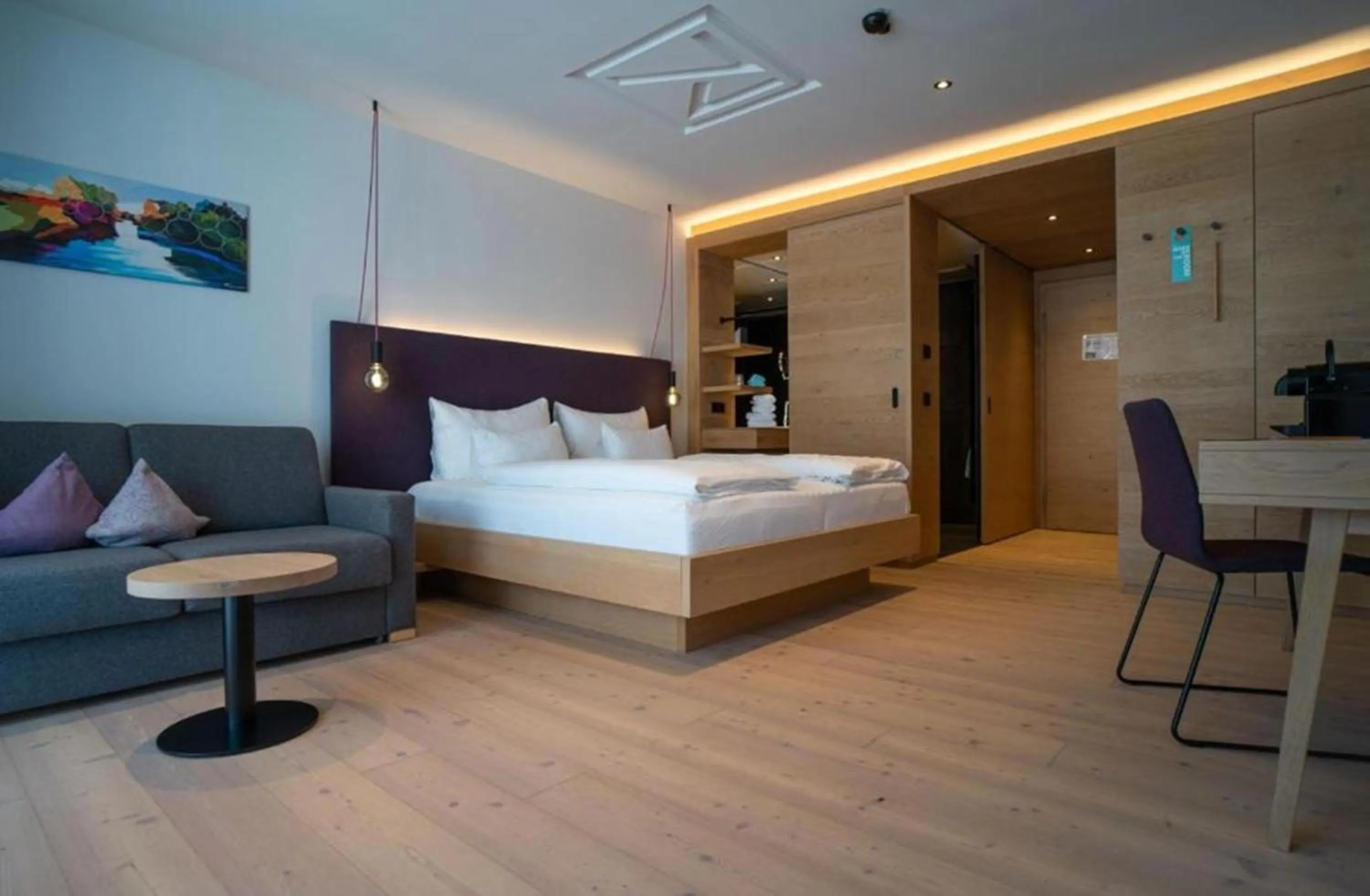 Photo of the whole room, Bed in Wellness und Brunch Hotel MorgenZeit beheizter Naturpool mit Sandstrand Genuss Frühstück bis 13 Uhr Hochkönig Sommercard