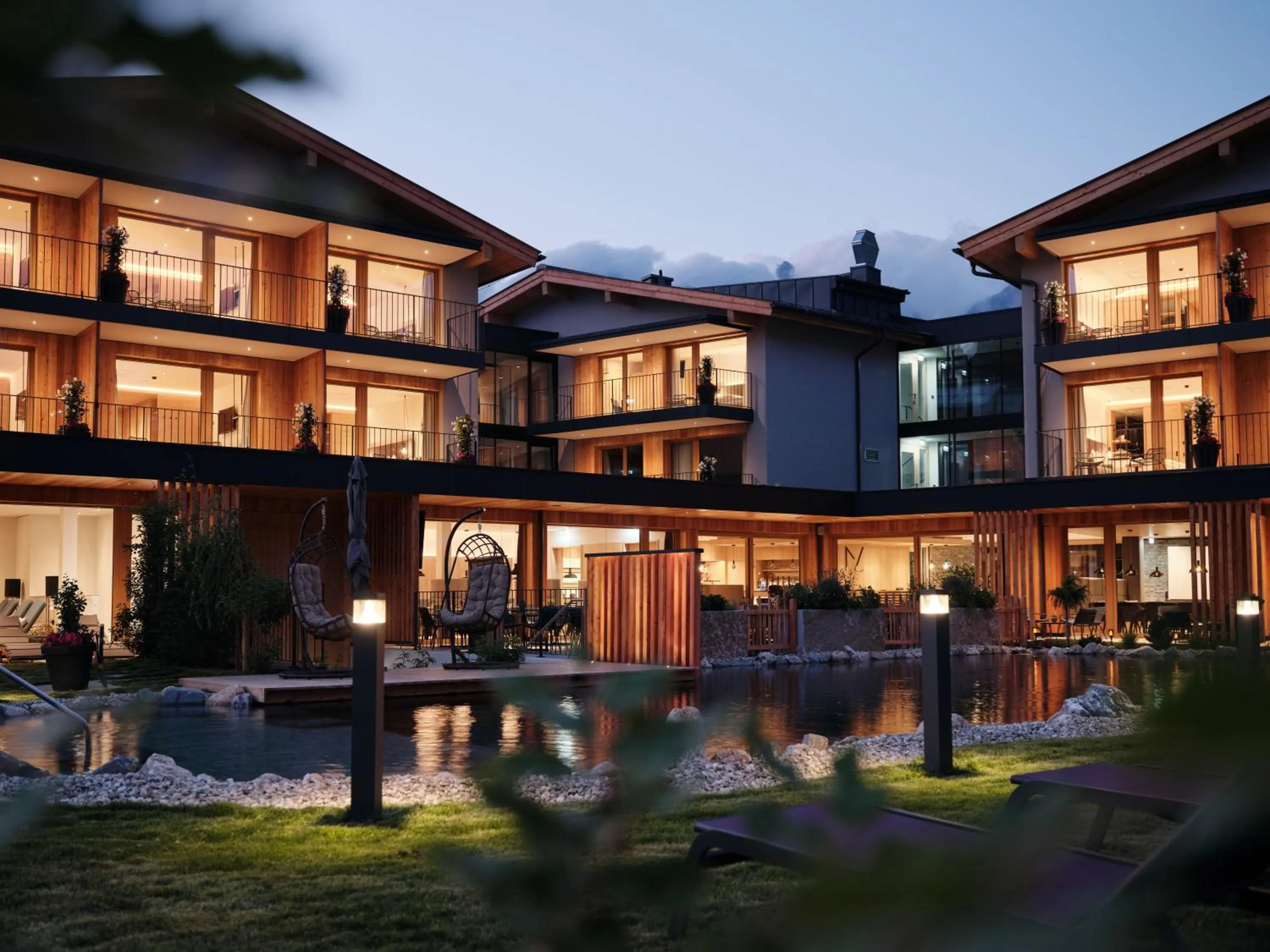 Property building in Wellness und Brunch Hotel MorgenZeit beheizter Naturpool mit Sandstrand Genuss Frühstück bis 13 Uhr Hochkönig Sommercard