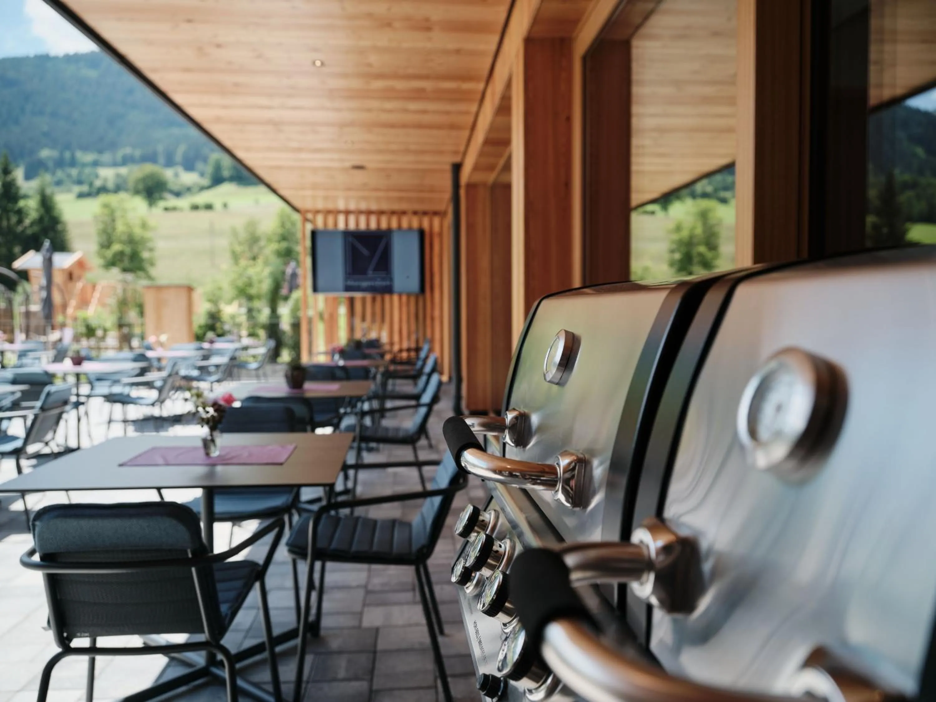 Restaurant/places to eat in Wellness und Brunch Hotel MorgenZeit beheizter Naturpool mit Sandstrand Genuss Frühstück bis 13 Uhr Hochkönig Sommercard