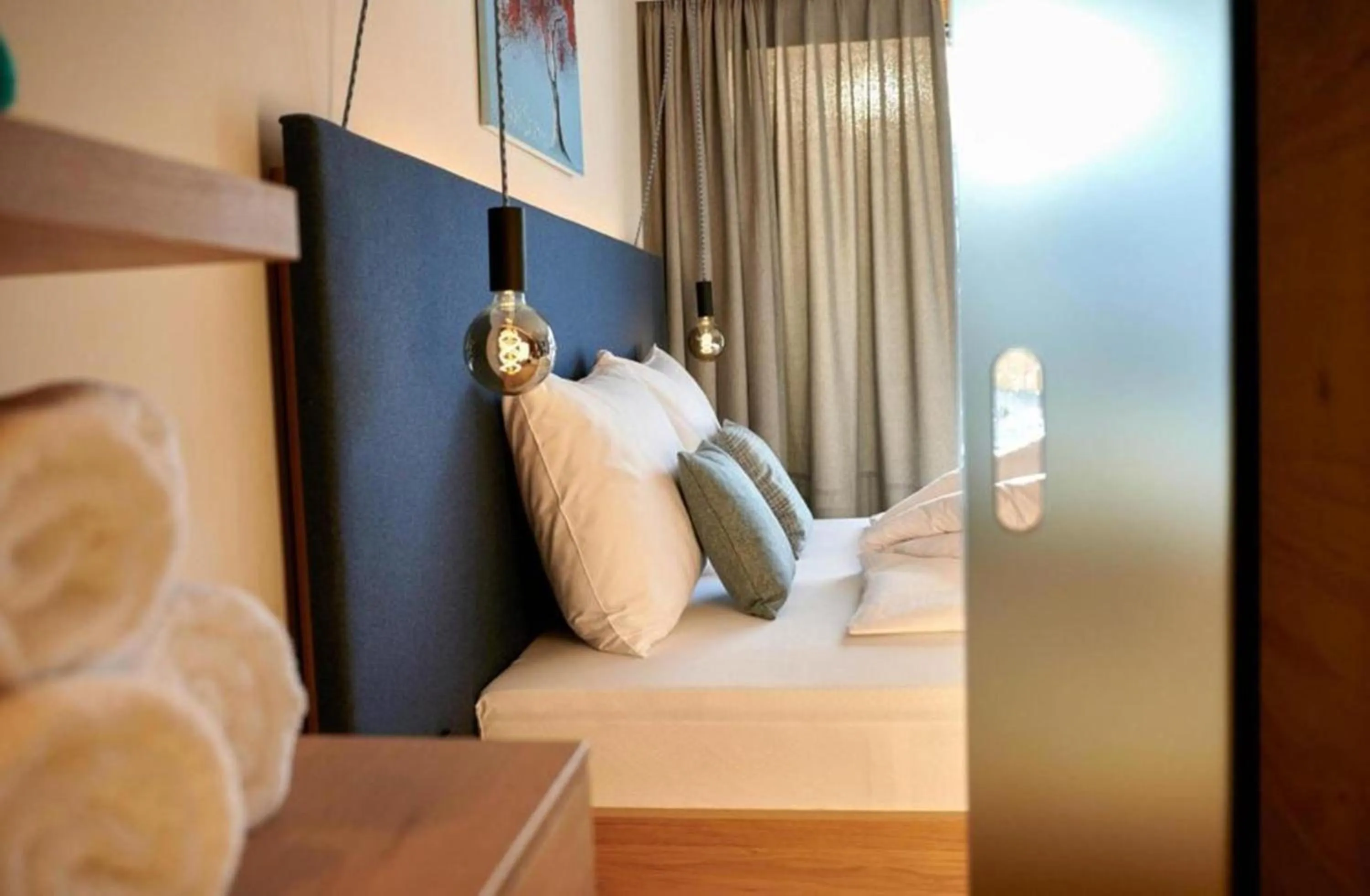 Bed in Wellness und Brunch Hotel MorgenZeit beheizter Naturpool mit Sandstrand Genuss Frühstück bis 13 Uhr Hochkönig Sommercard