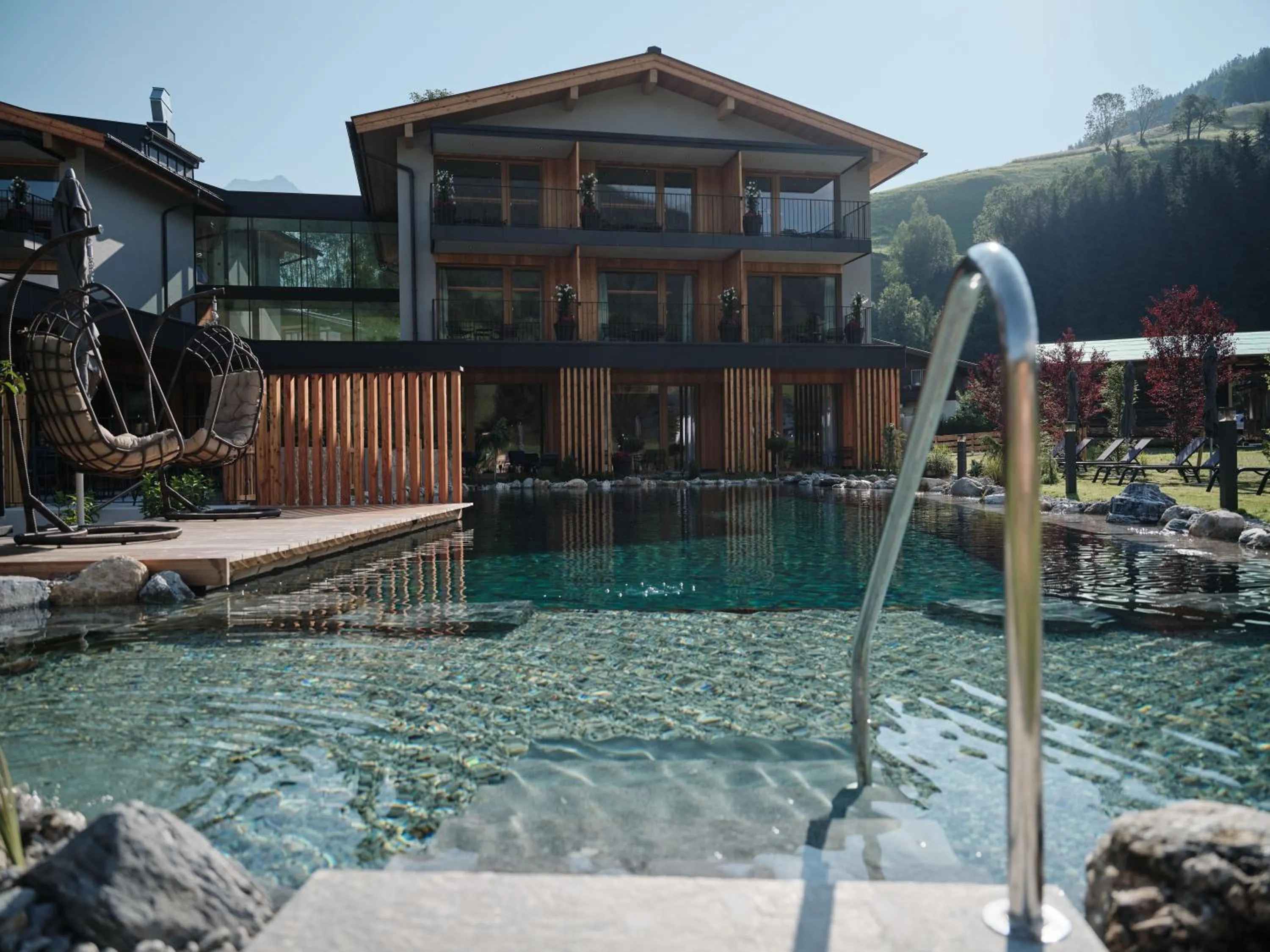 Spa and wellness centre/facilities in Wellness und Brunch Hotel MorgenZeit beheizter Naturpool mit Sandstrand Genuss Frühstück bis 13 Uhr Hochkönig Sommercard