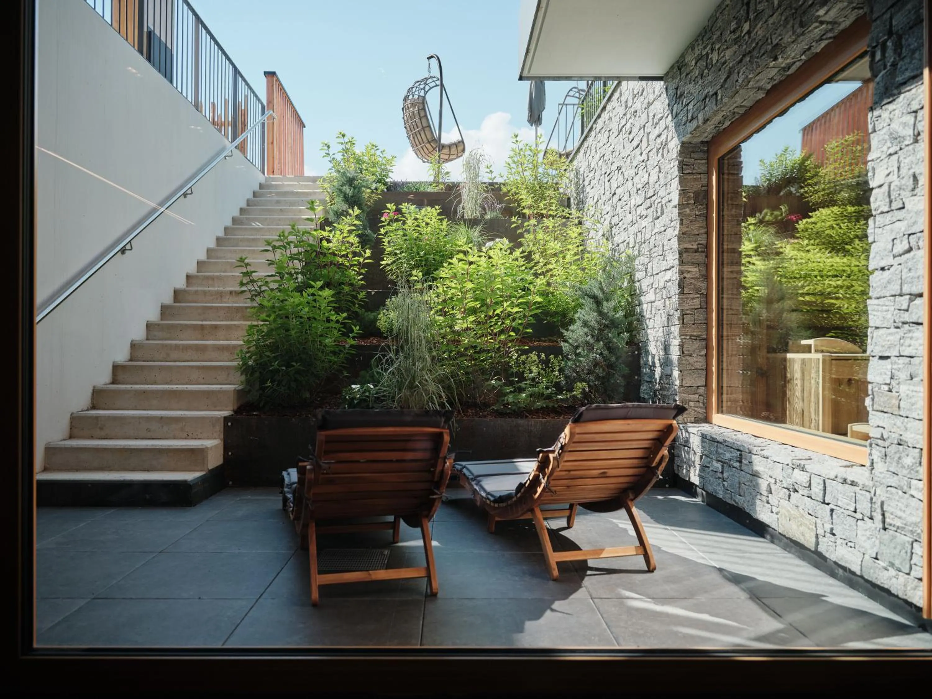 Balcony/Terrace in Wellness und Brunch Hotel MorgenZeit beheizter Naturpool mit Sandstrand Genuss Frühstück bis 13 Uhr Hochkönig Sommercard