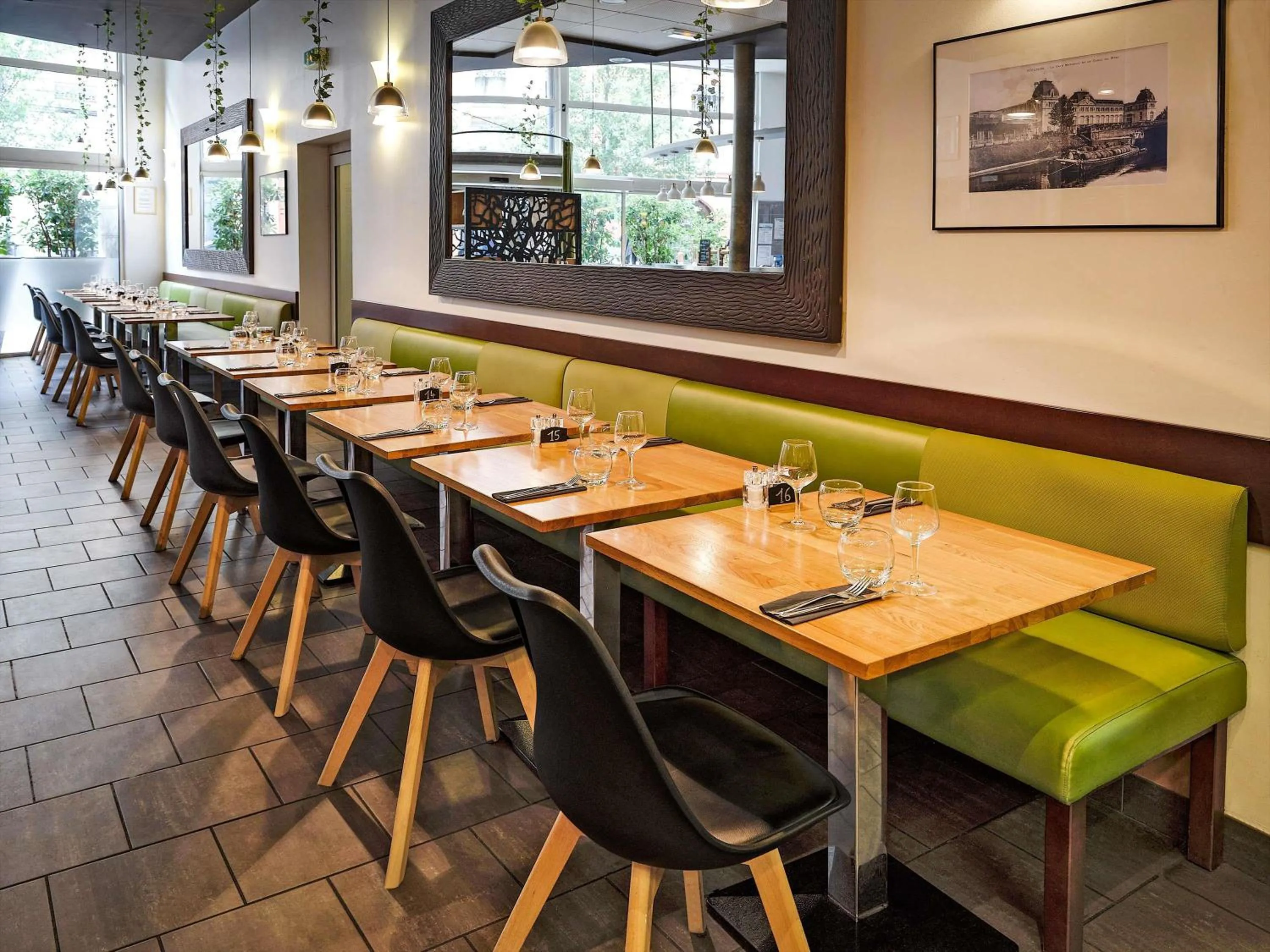 Restaurant/places to eat in ibis Toulouse Gare Matabiau