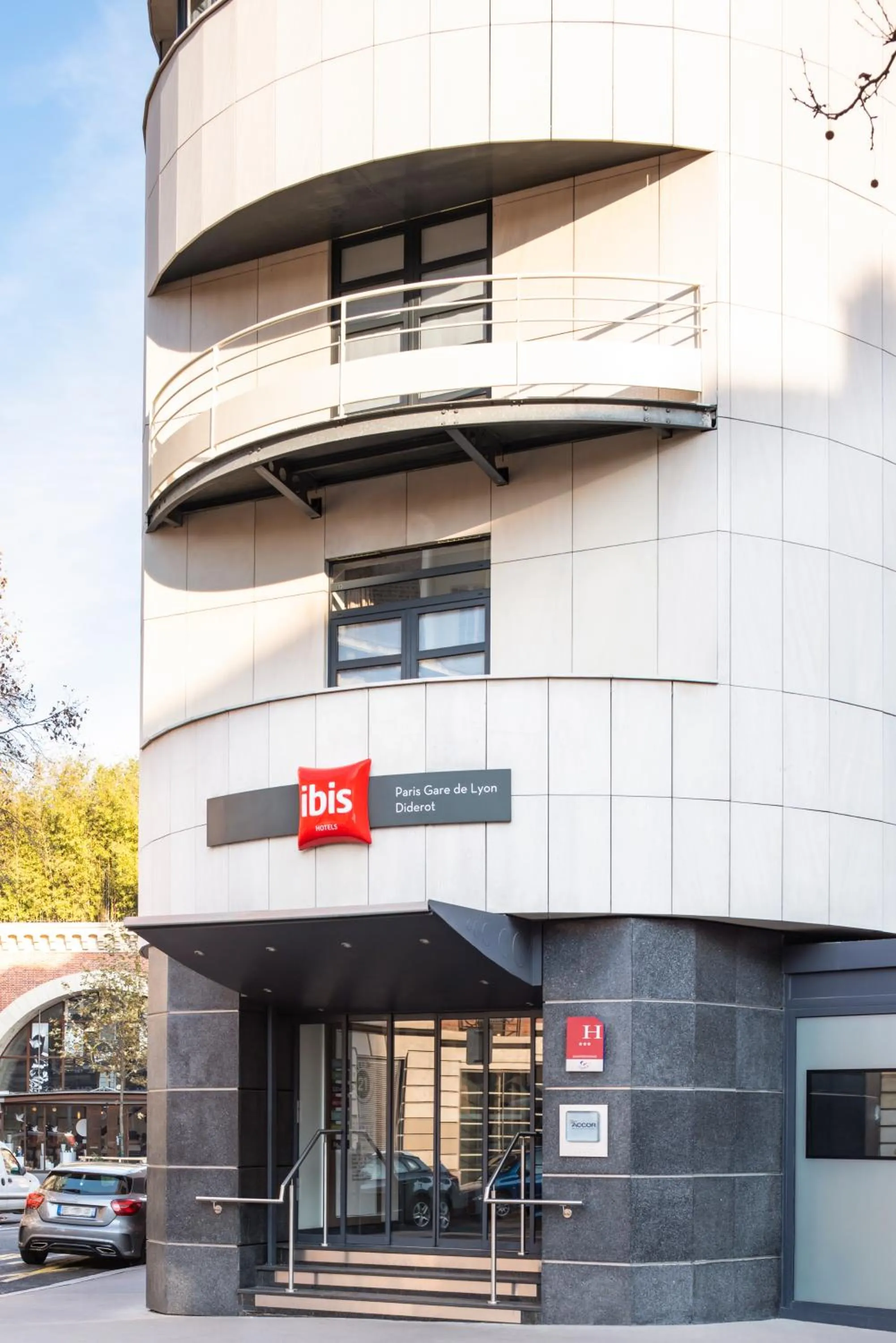 Facade/entrance in ibis Paris Gare de Lyon Diderot