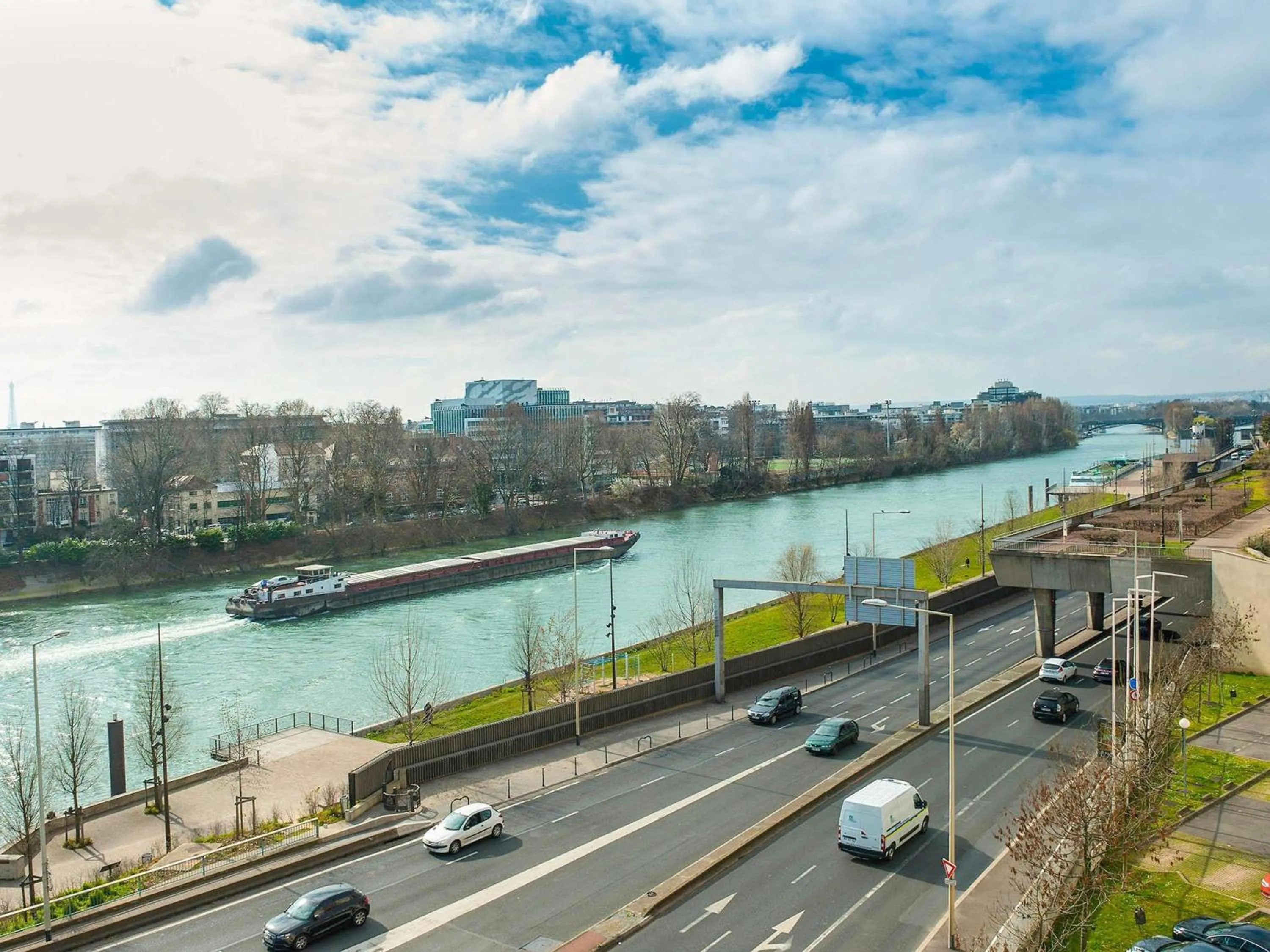 Property building in ibis Paris La Defense Courbevoie