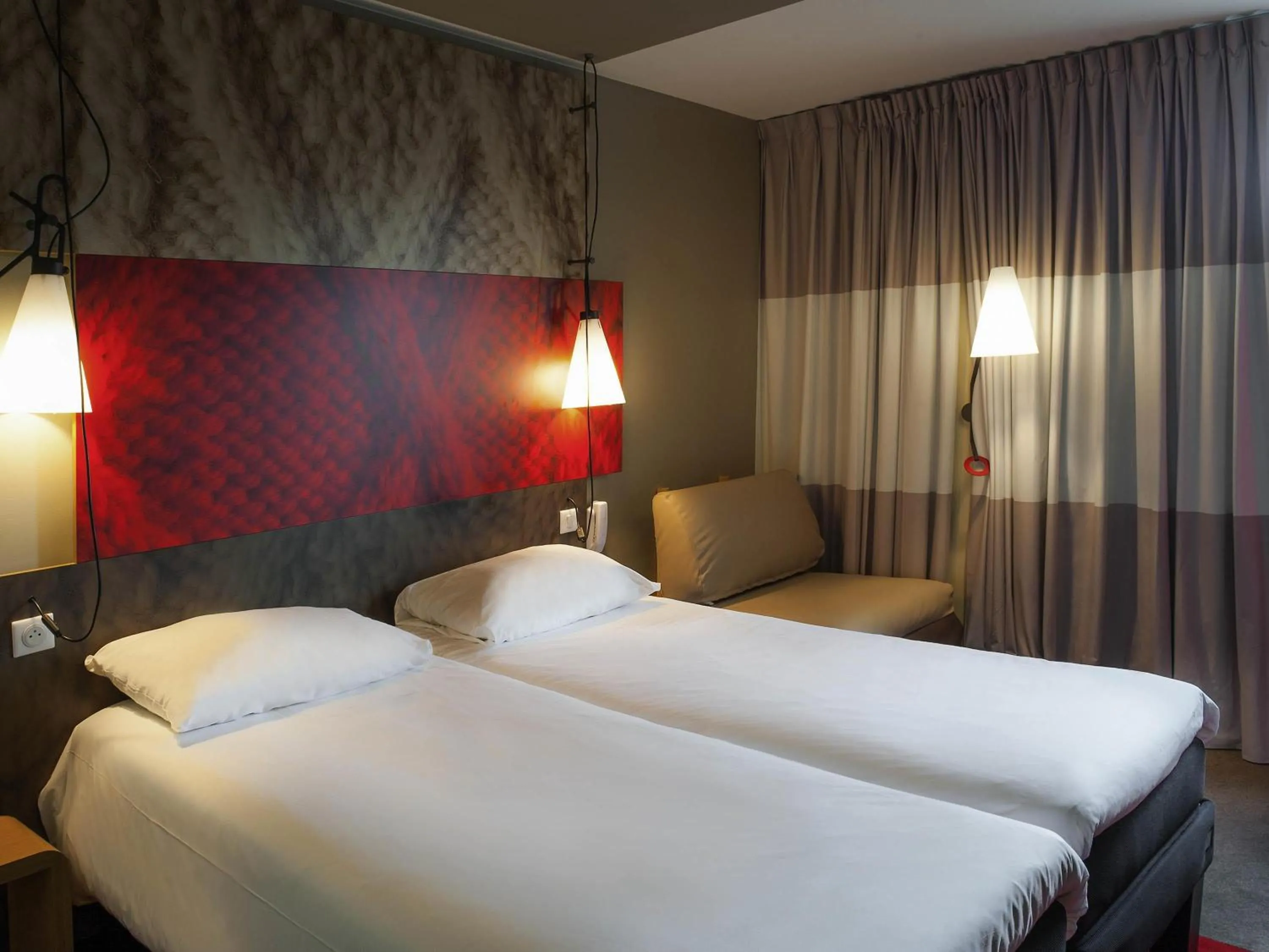 Bedroom, Bed in ibis Paris La Defense Courbevoie