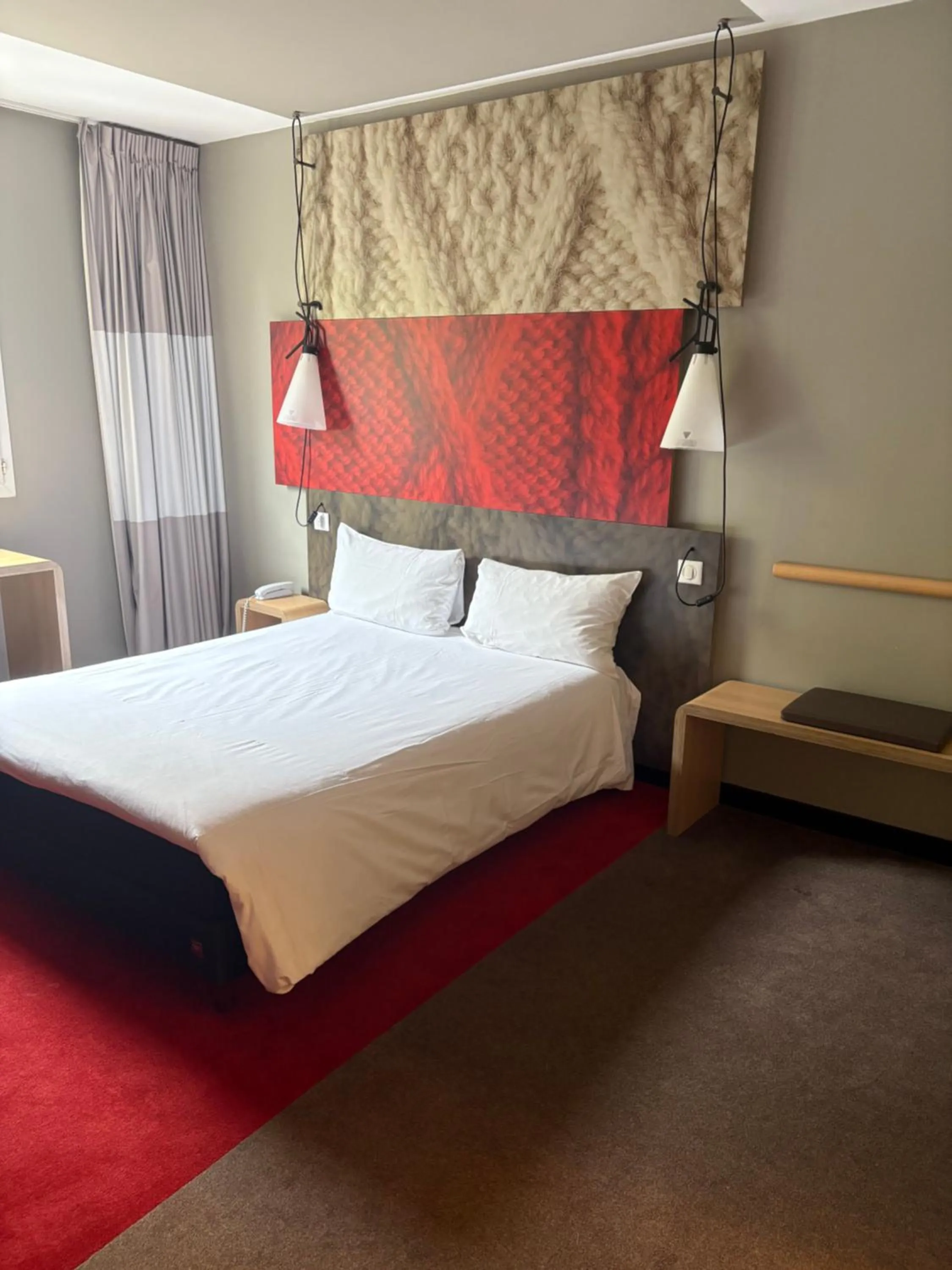 Photo of the whole room, Bed in ibis Paris La Defense Courbevoie