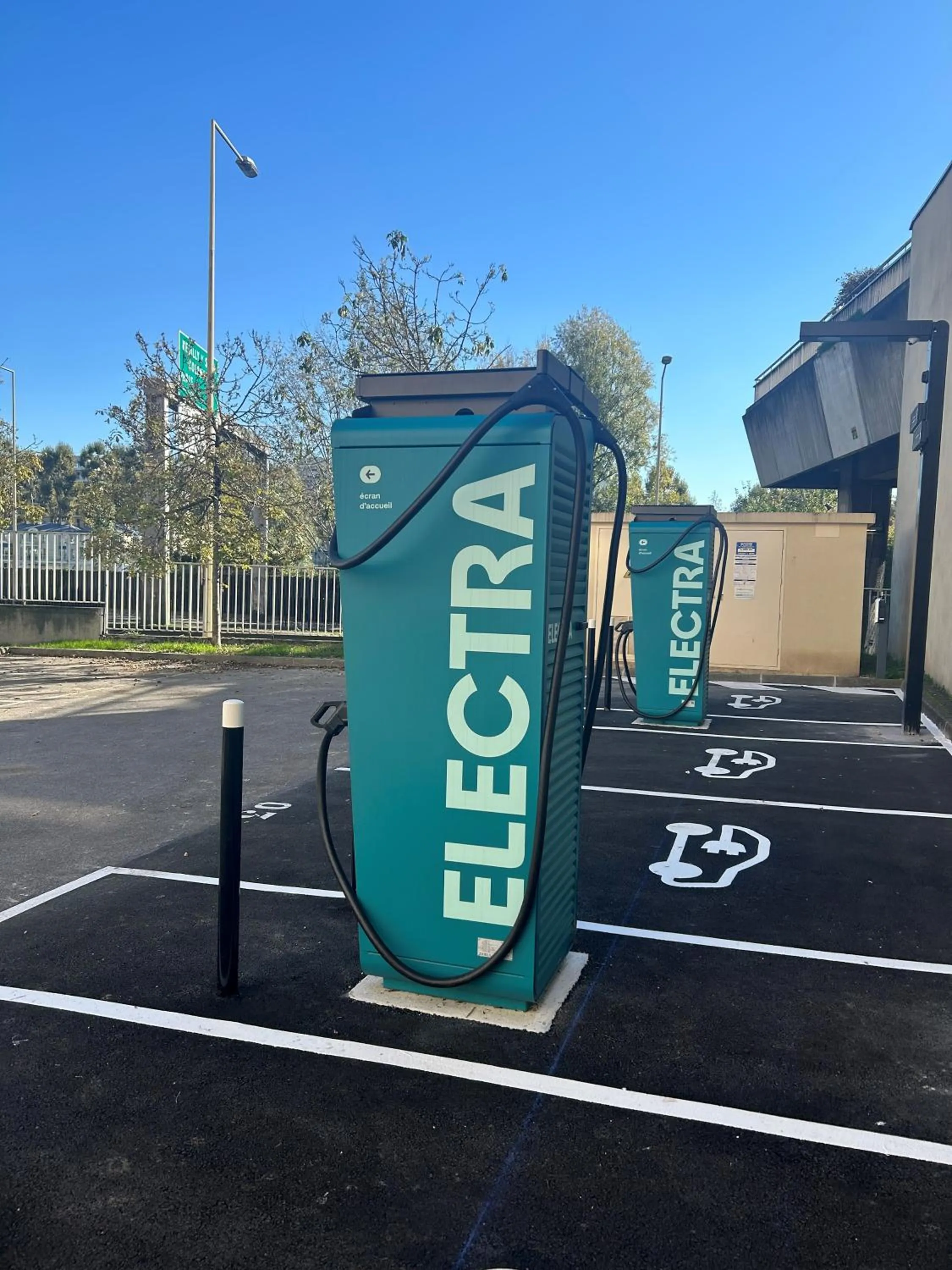 Parking in ibis Paris La Defense Courbevoie