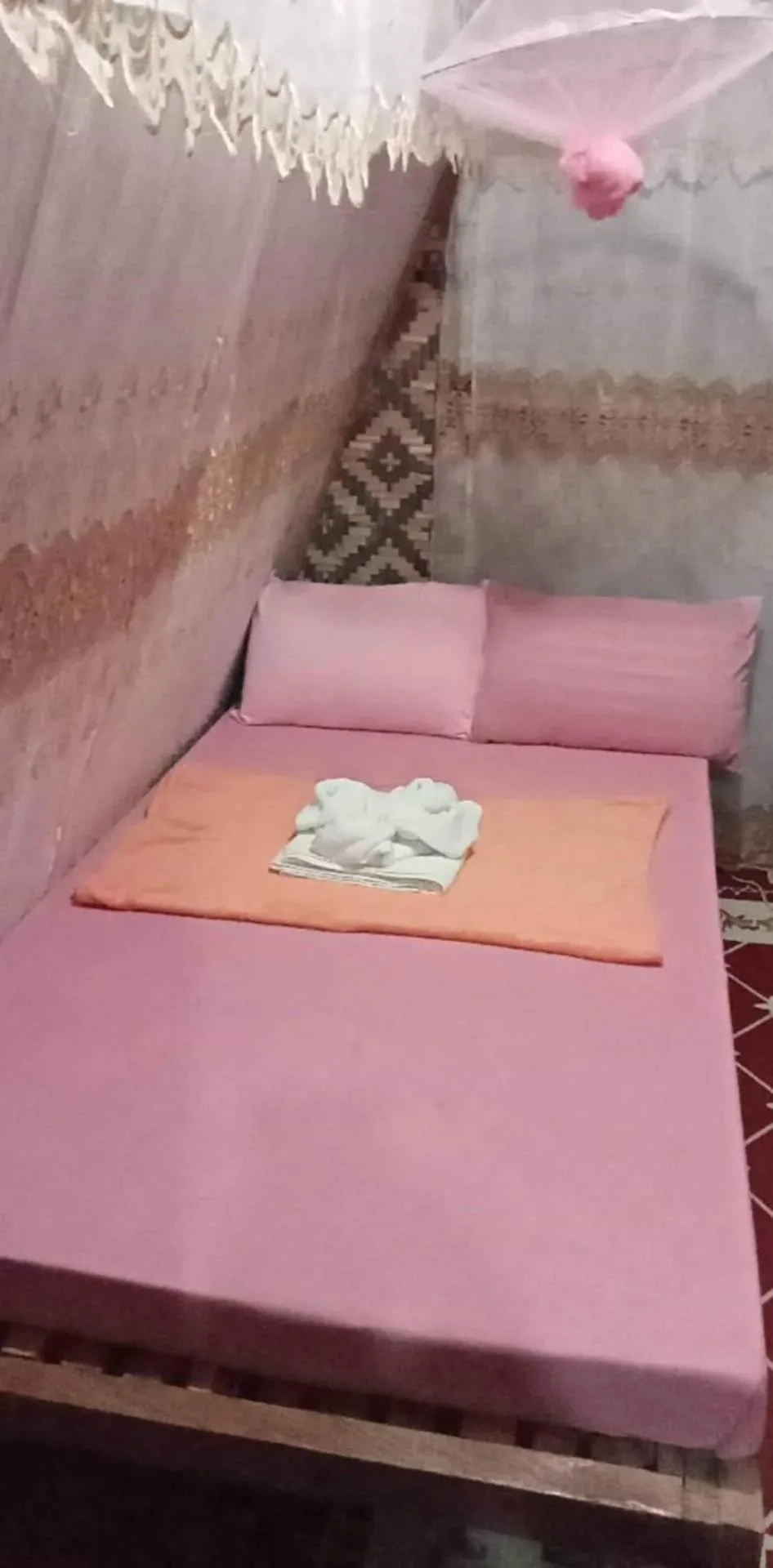 Bed in SHUKRAN Apartelle