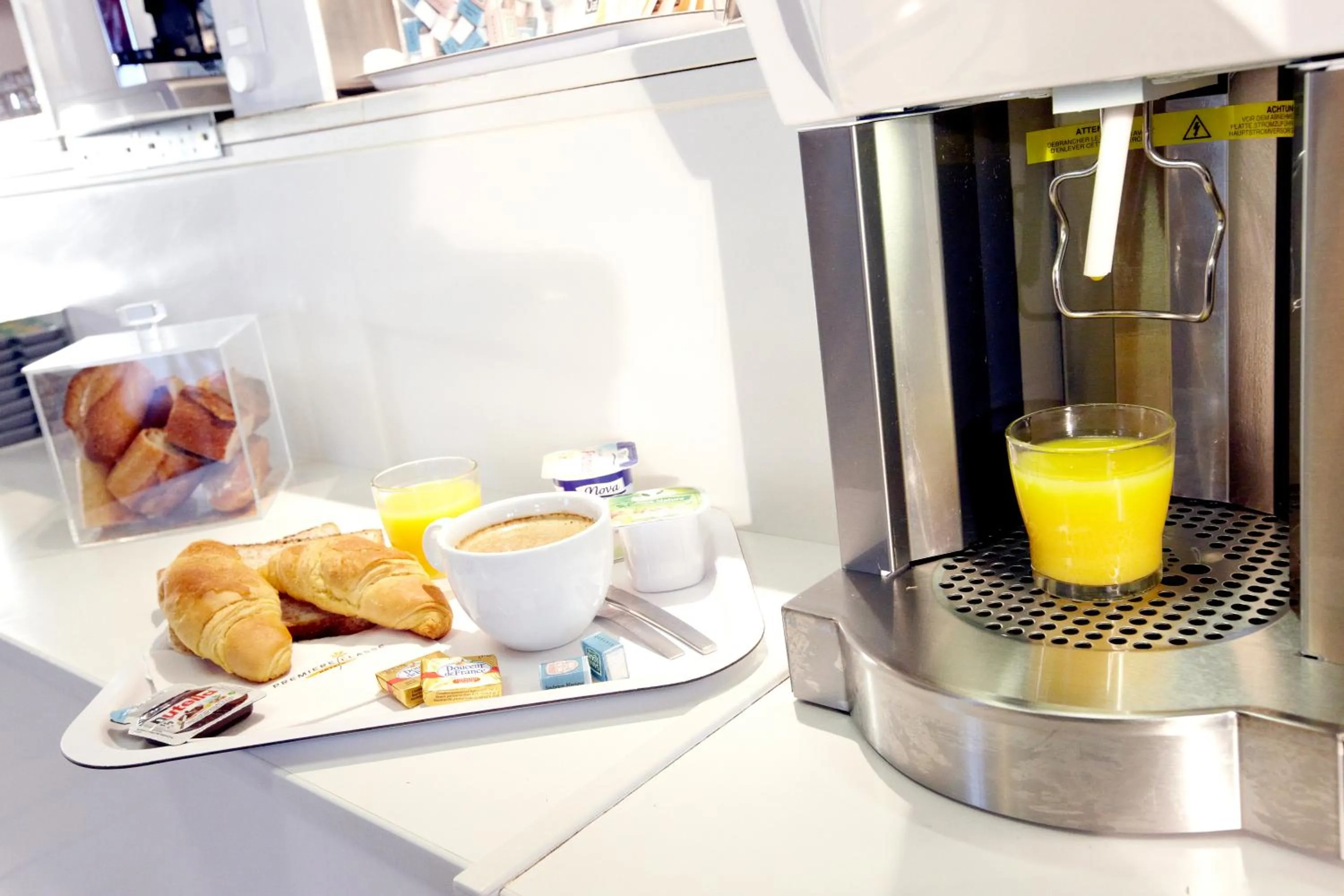 Food and drinks in Premiere Classe Lille Nord Roncq