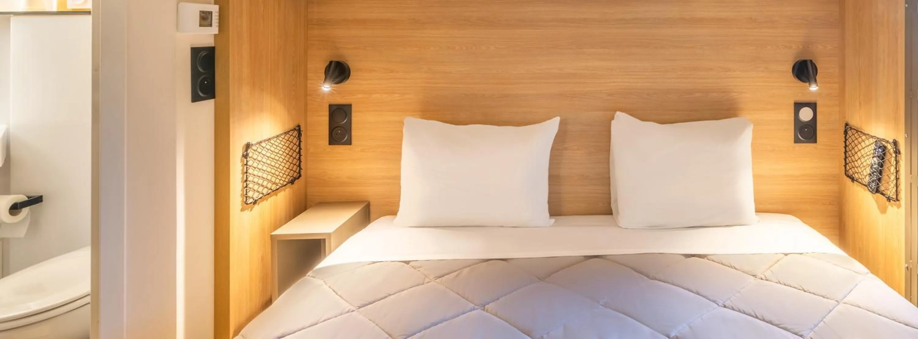 Photo of the whole room, Bed in Premiere Classe Lille Nord Roncq