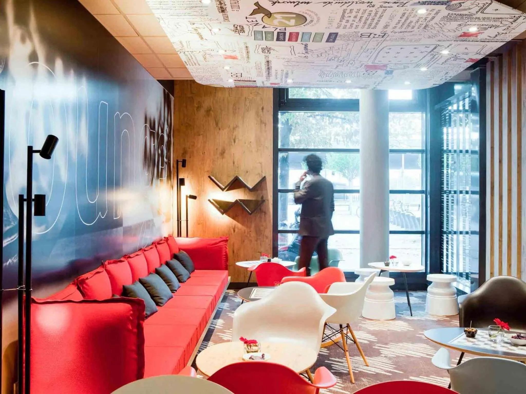 Lounge or bar in ibis Paris Porte de Clichy Centre