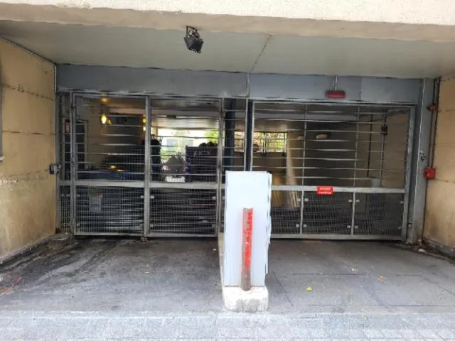 Parking in ibis Paris Porte de Clichy Centre