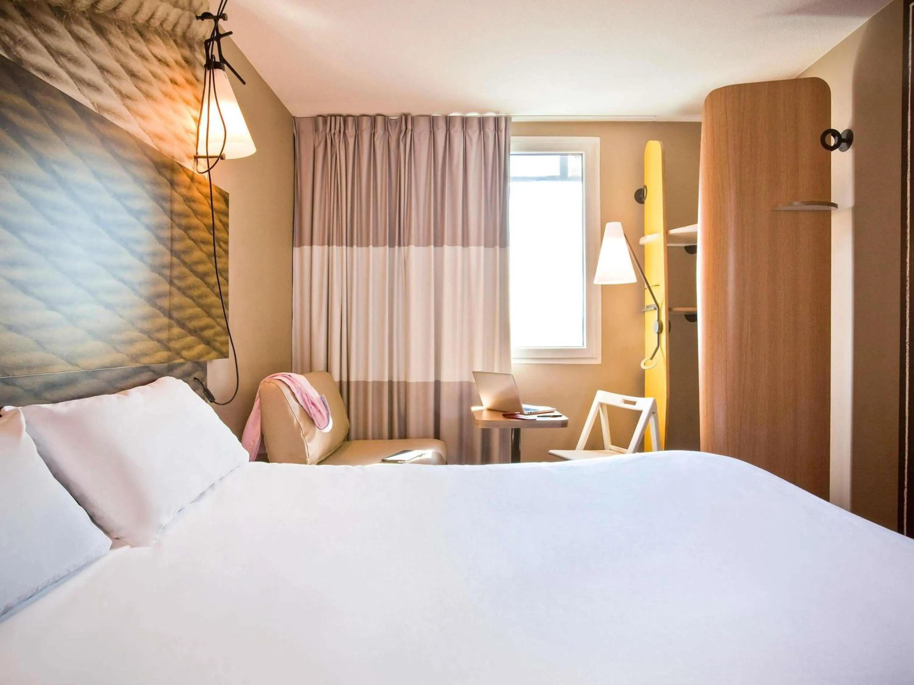 Bedroom, Bed in ibis Paris Porte de Clichy Centre