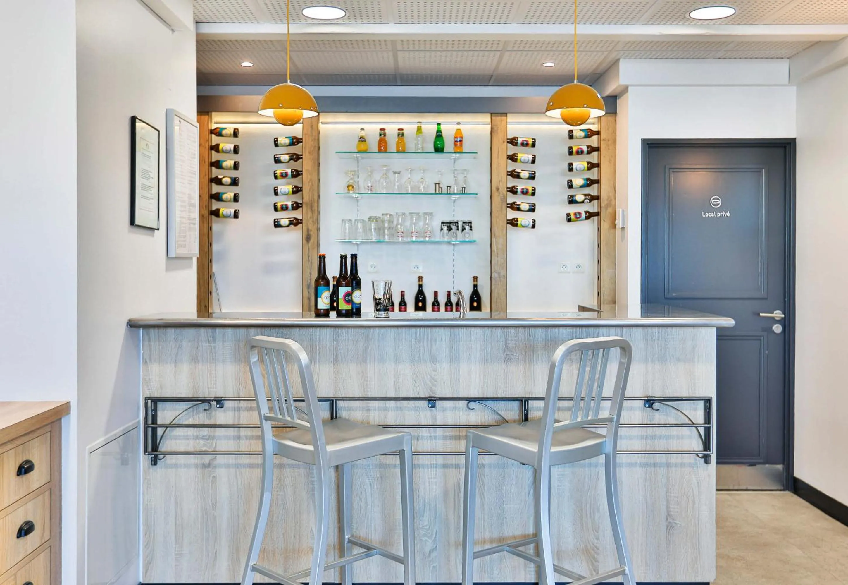 Lounge or bar in B&B HOTEL Les Sables-d'Olonne Centre Gare