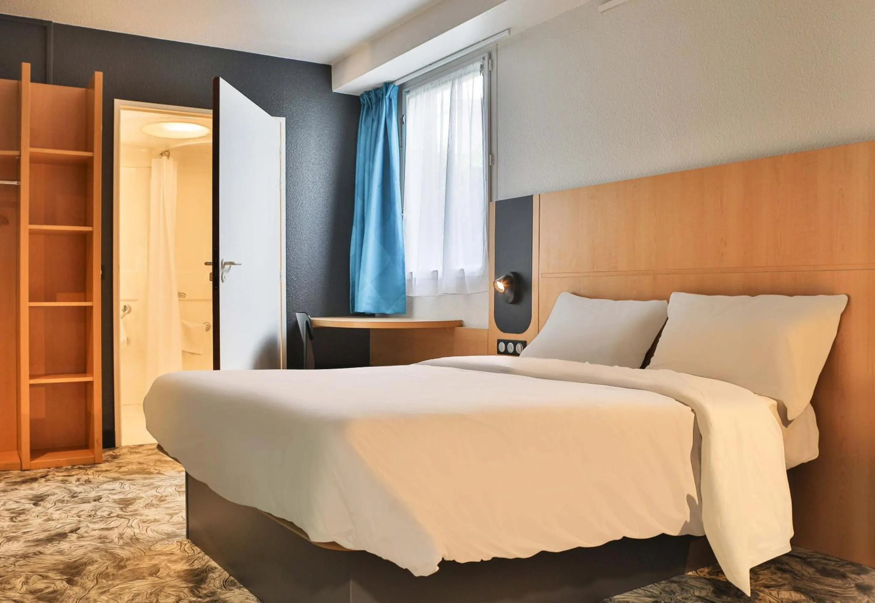 Bed in B&B HOTEL Les Sables-d'Olonne Centre Gare