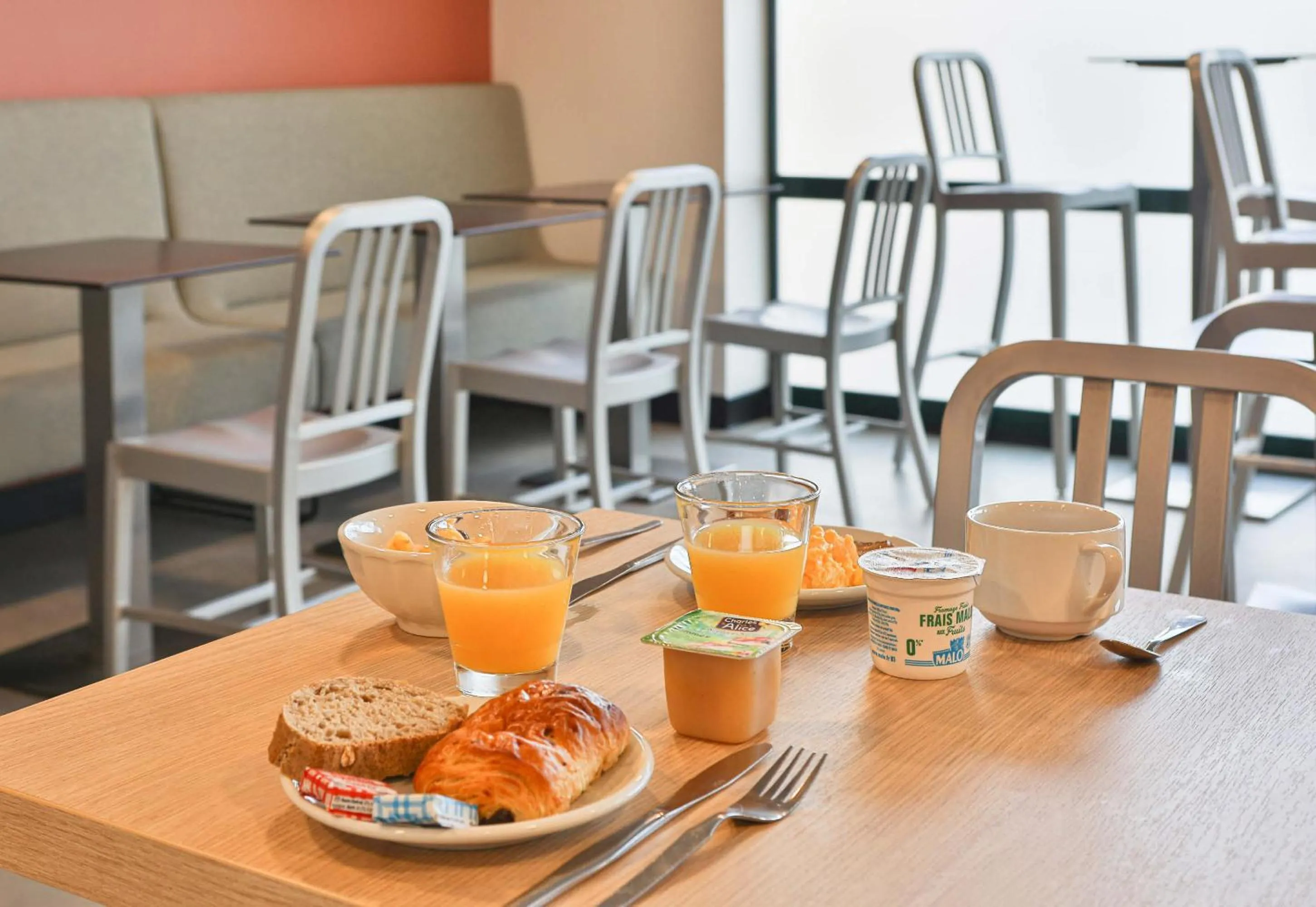 Food in B&B HOTEL Les Sables-d'Olonne Centre Gare