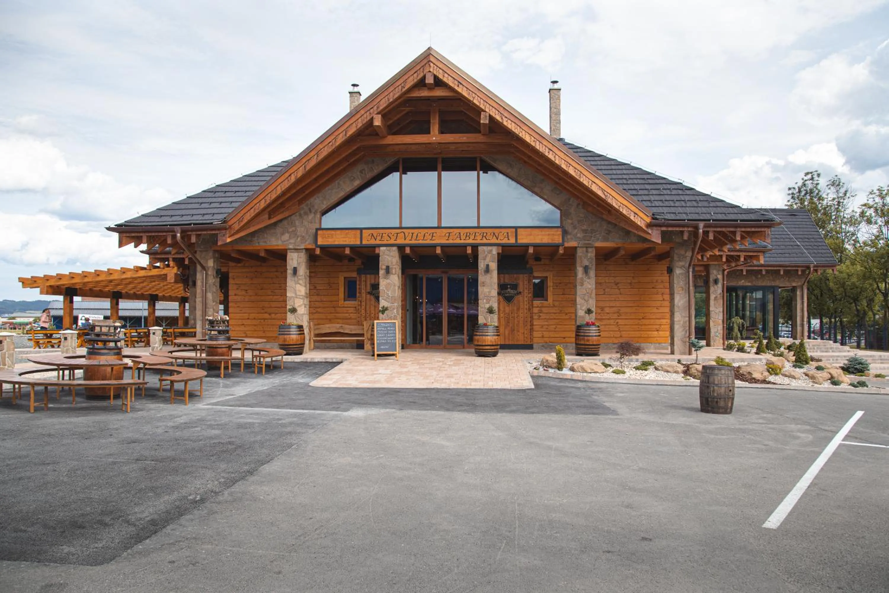 Restaurant/places to eat in Nestville Apartments