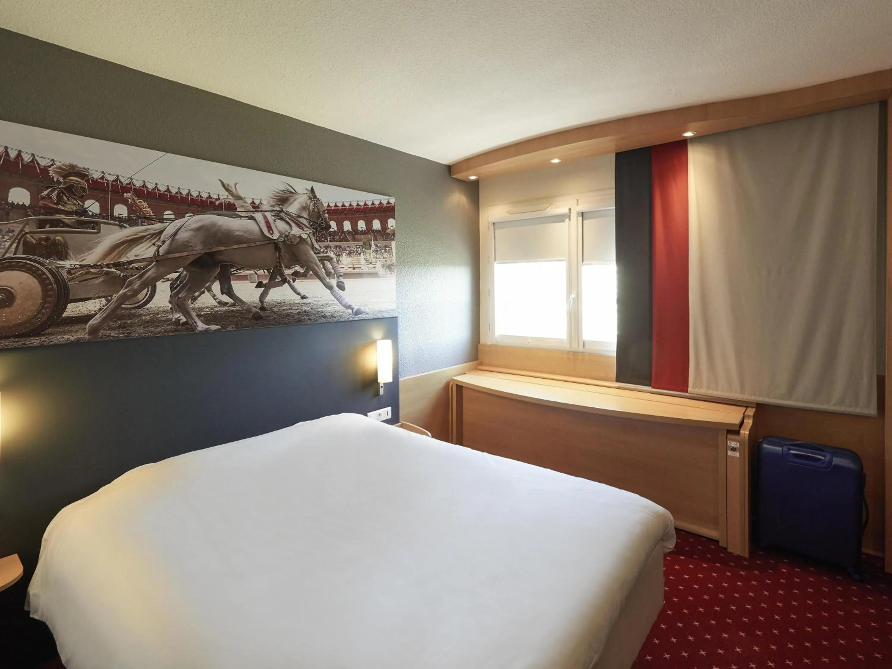 Bedroom, Bed in ibis Cholet