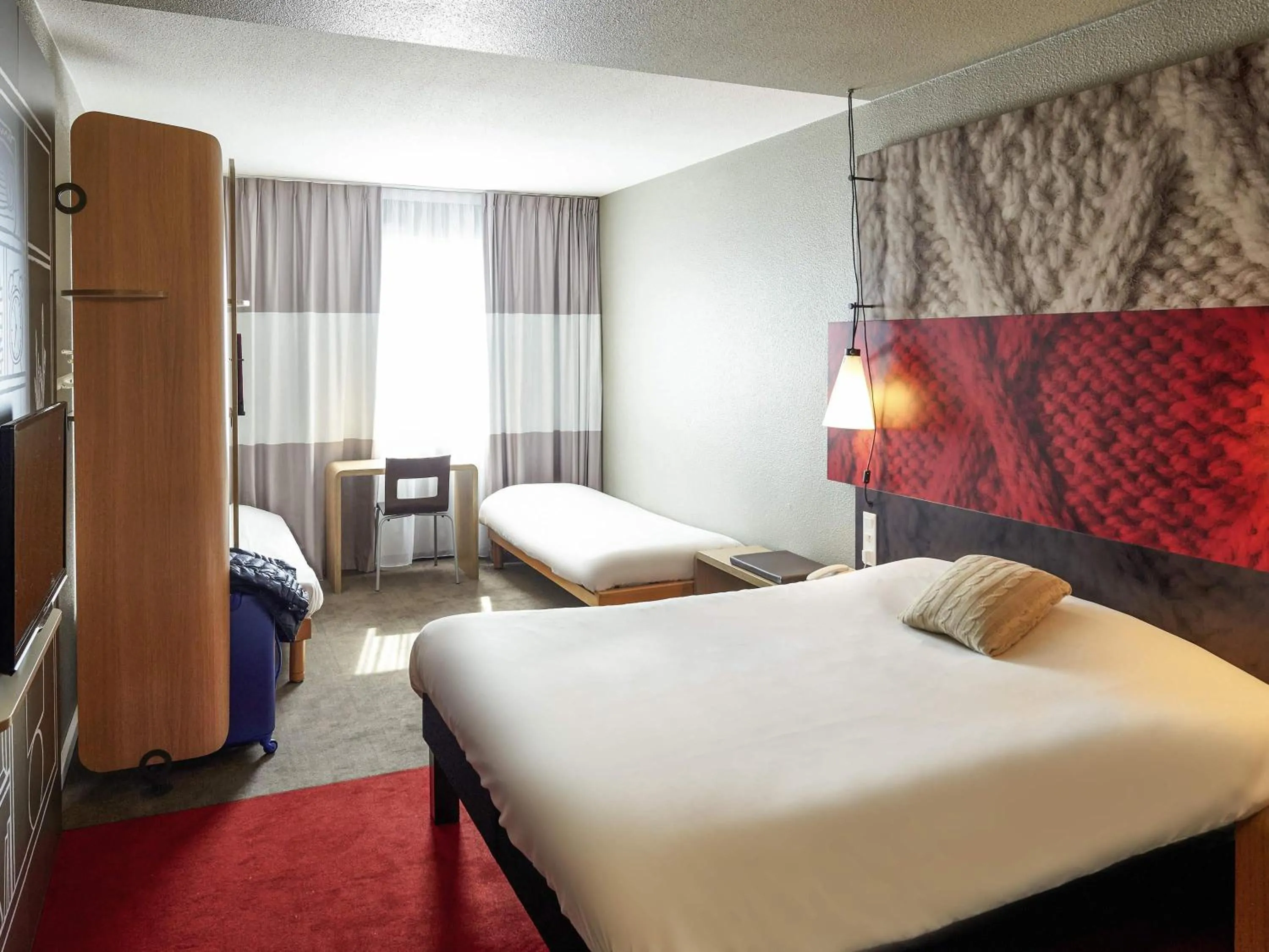 Bedroom, Bed in ibis Cholet