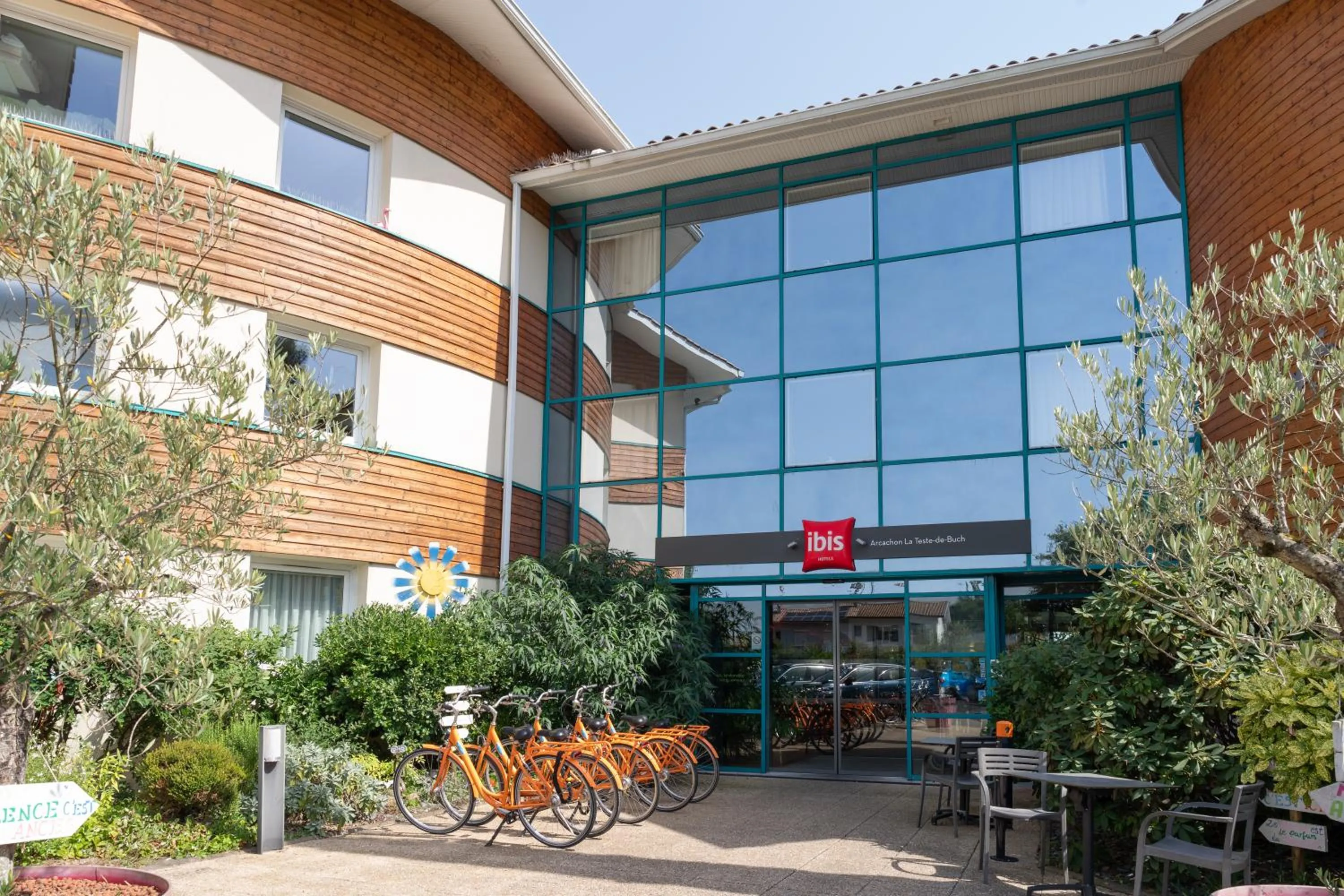 Facade/entrance in ibis Arcachon la Teste de Buch