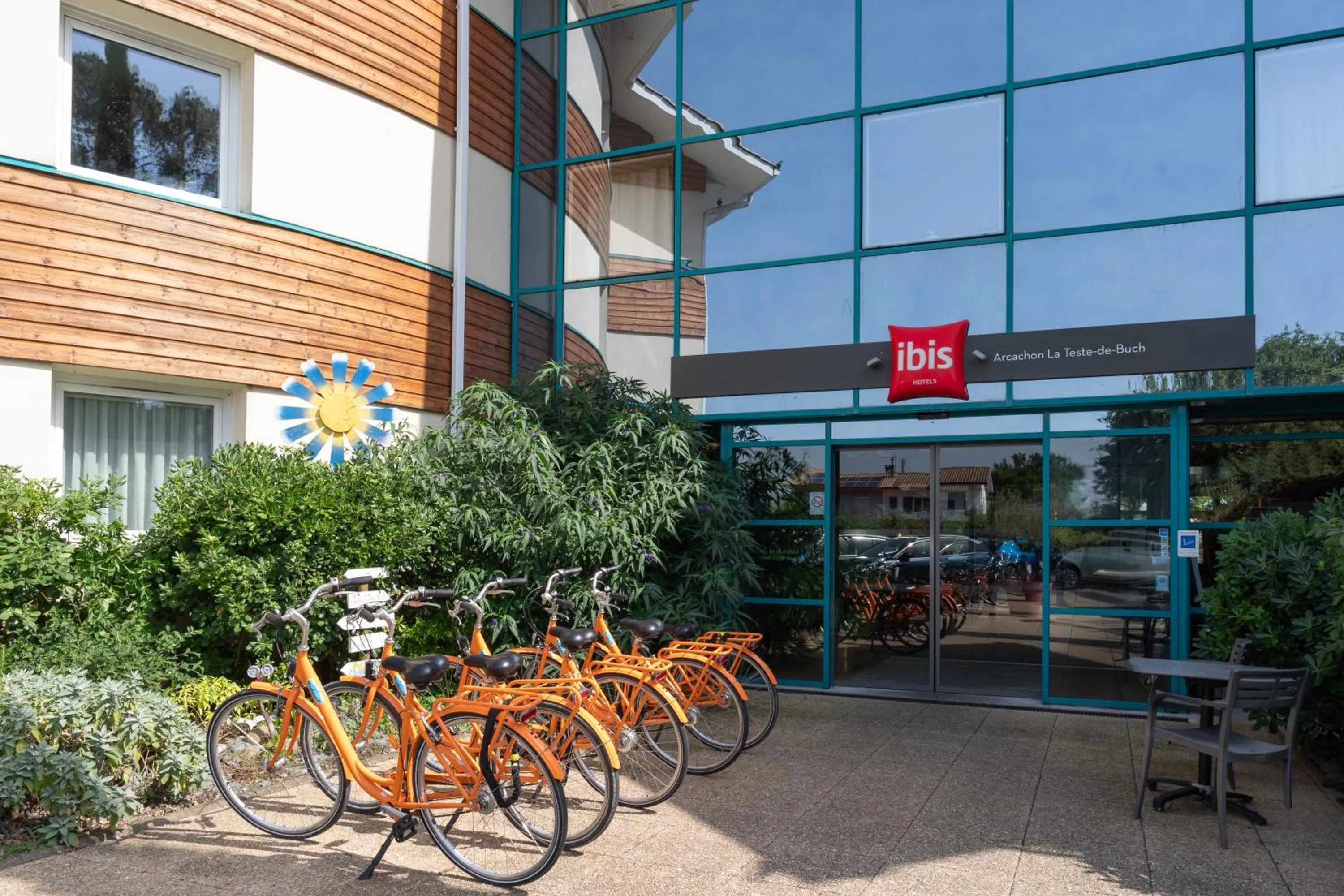 Facade/entrance in ibis Arcachon la Teste de Buch