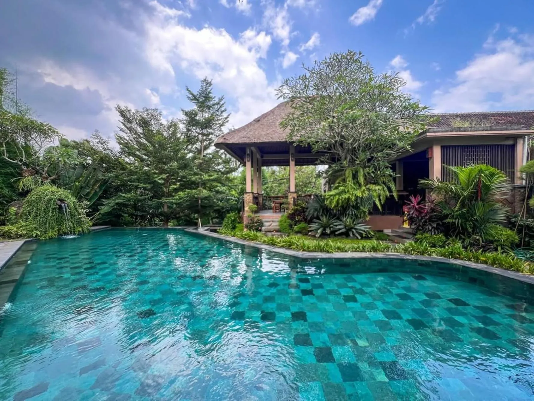 Garden in The Mudru Resort by GenuineHost