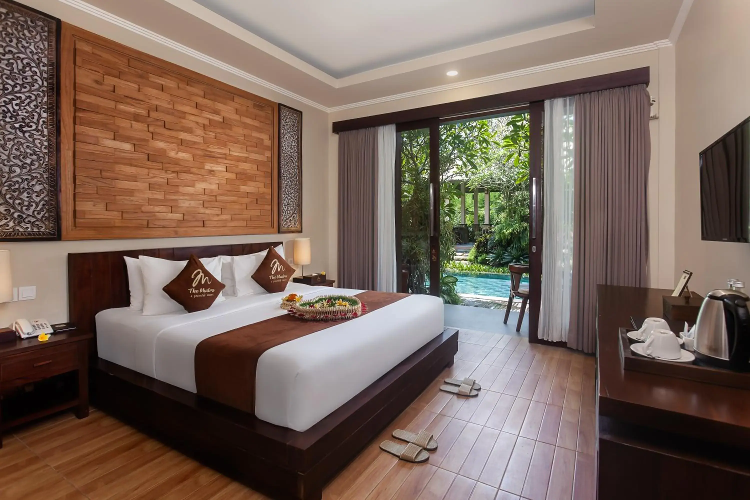 King Suite with Pool View and Free Benefits in The Mudru Resort by GenuineHost King Suite with Pool View and Free Benefits in The Mudru Resort by GenuineHost