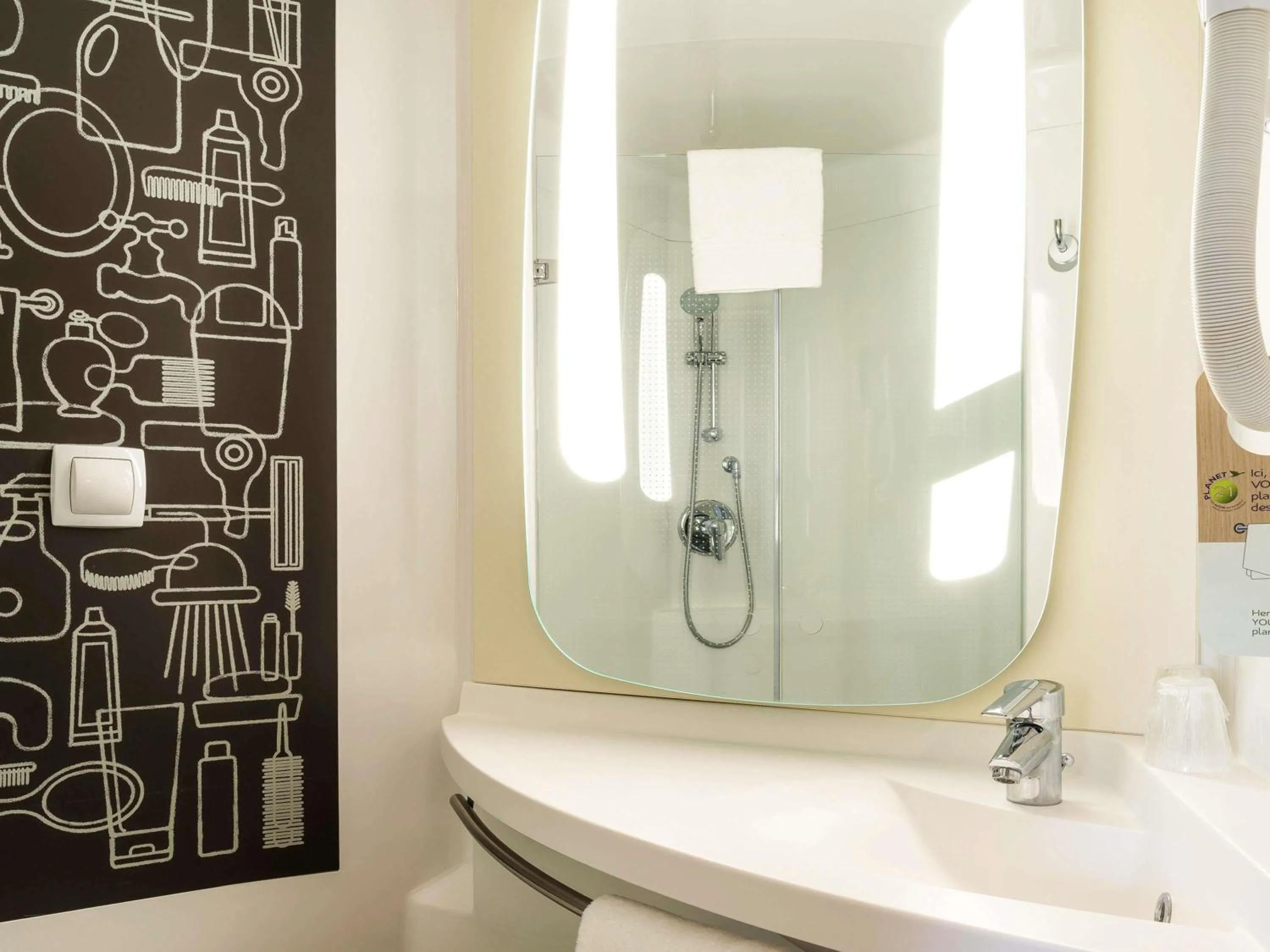 Property building in ibis Honfleur