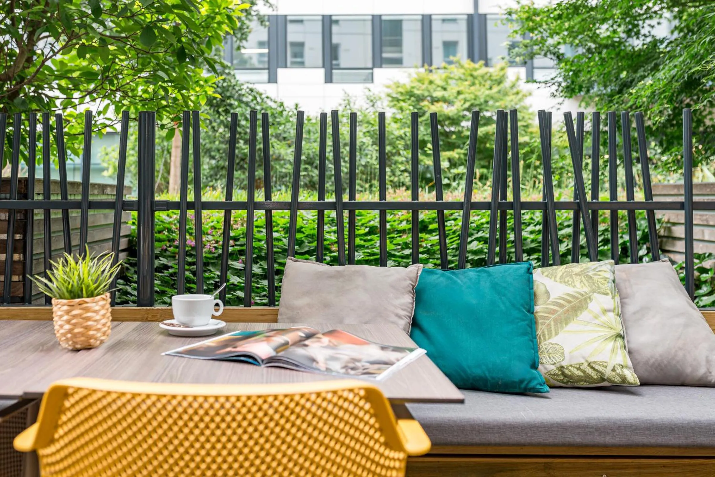 Patio in Première Classe Lyon Centre Gare Part Dieu