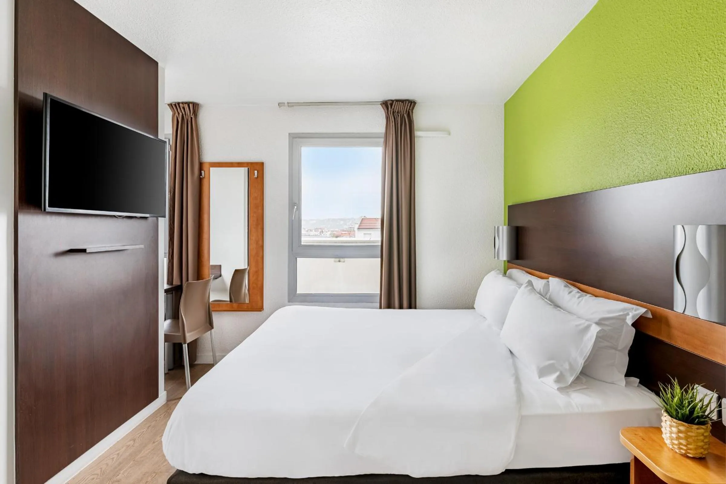 Photo of the whole room, Bed in Première Classe Lyon Centre Gare Part Dieu