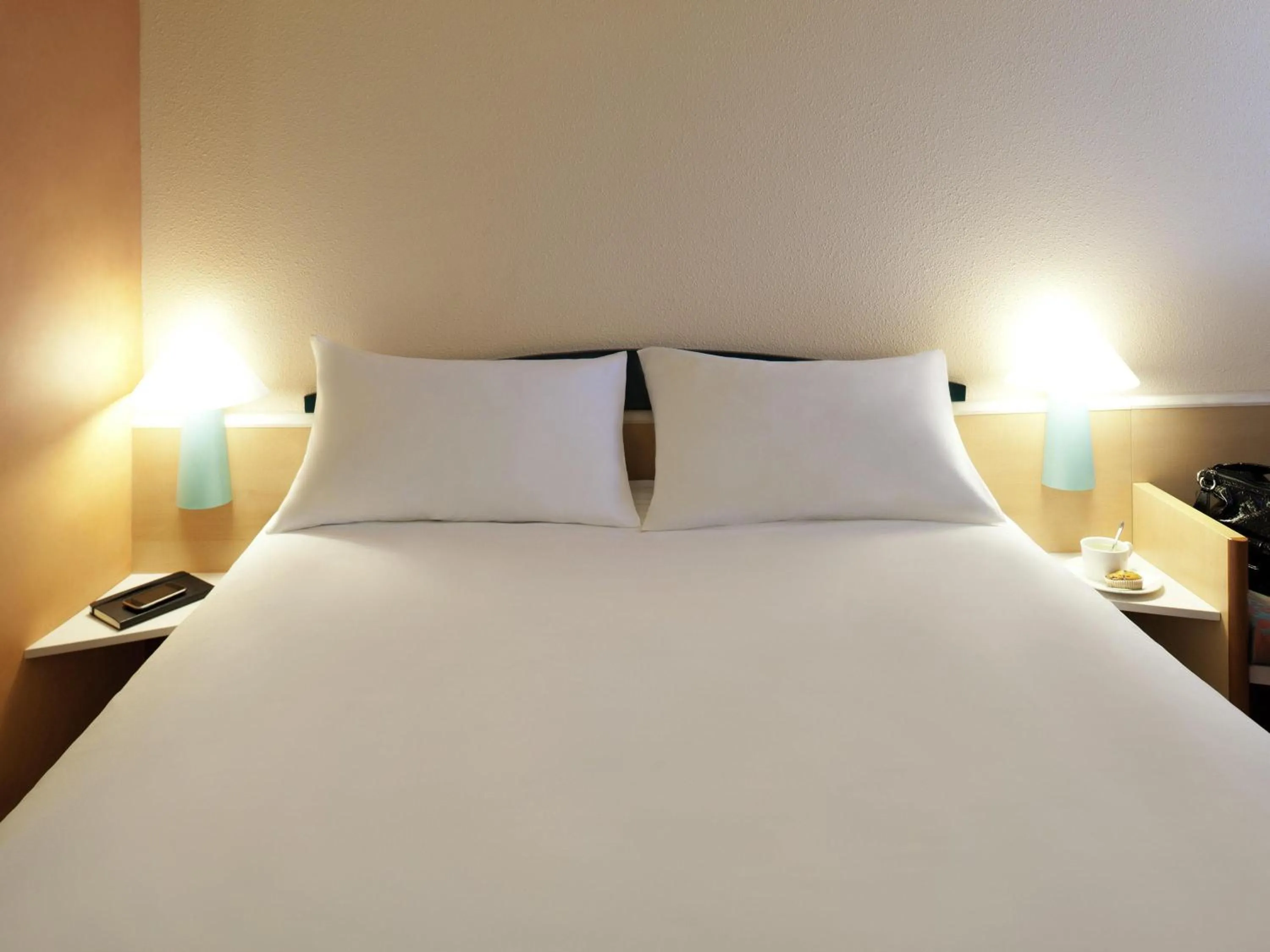 Bedroom, Bed in ibis Tarbes Odos