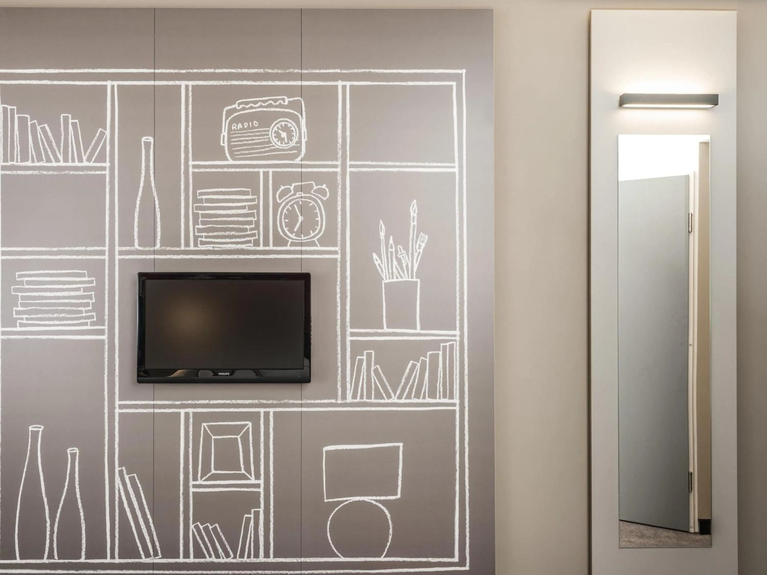 Bedroom in ibis Tarbes Odos