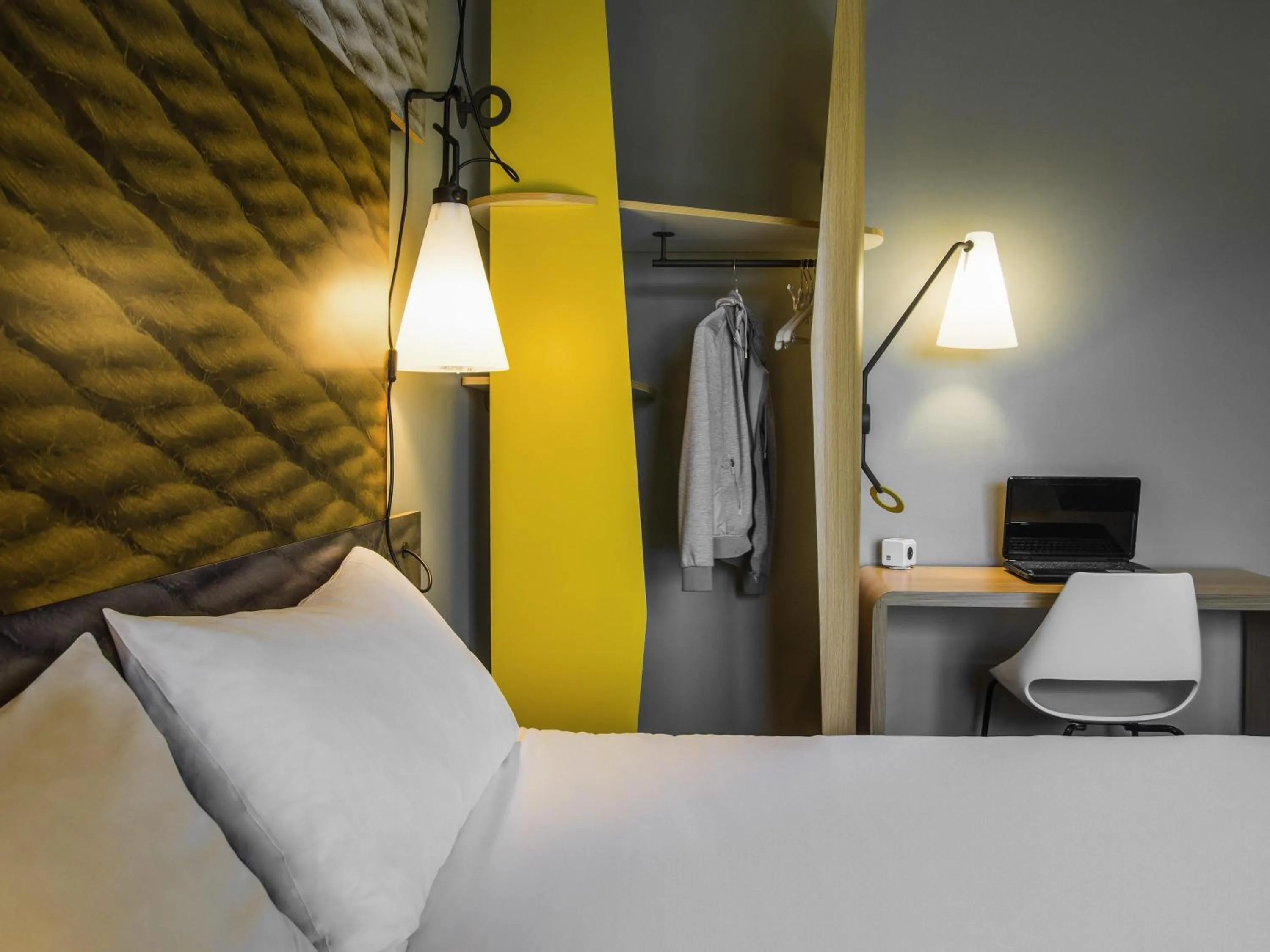Bedroom, Bed in ibis Tarbes Odos