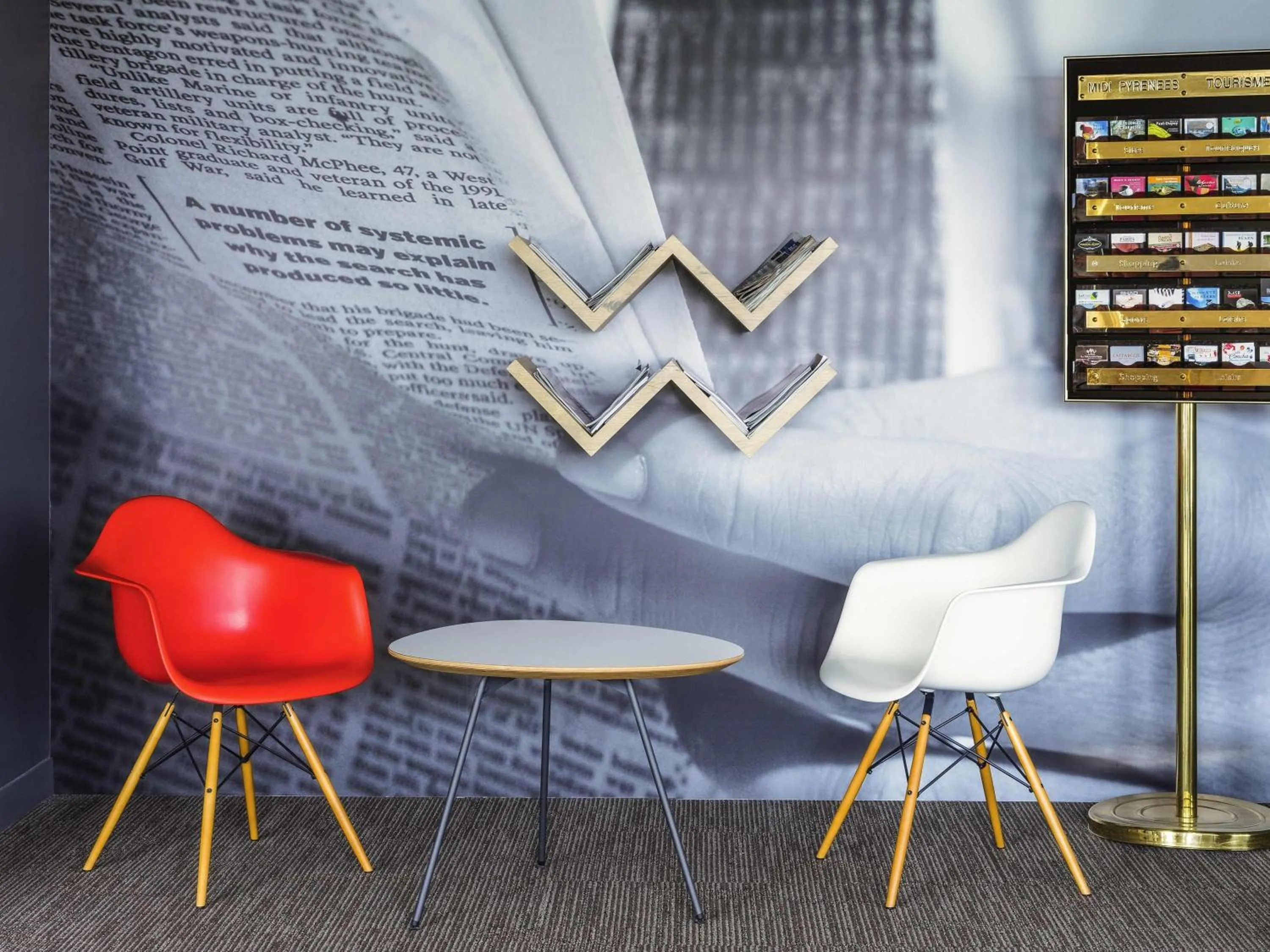 Lounge or bar in ibis Tarbes Odos